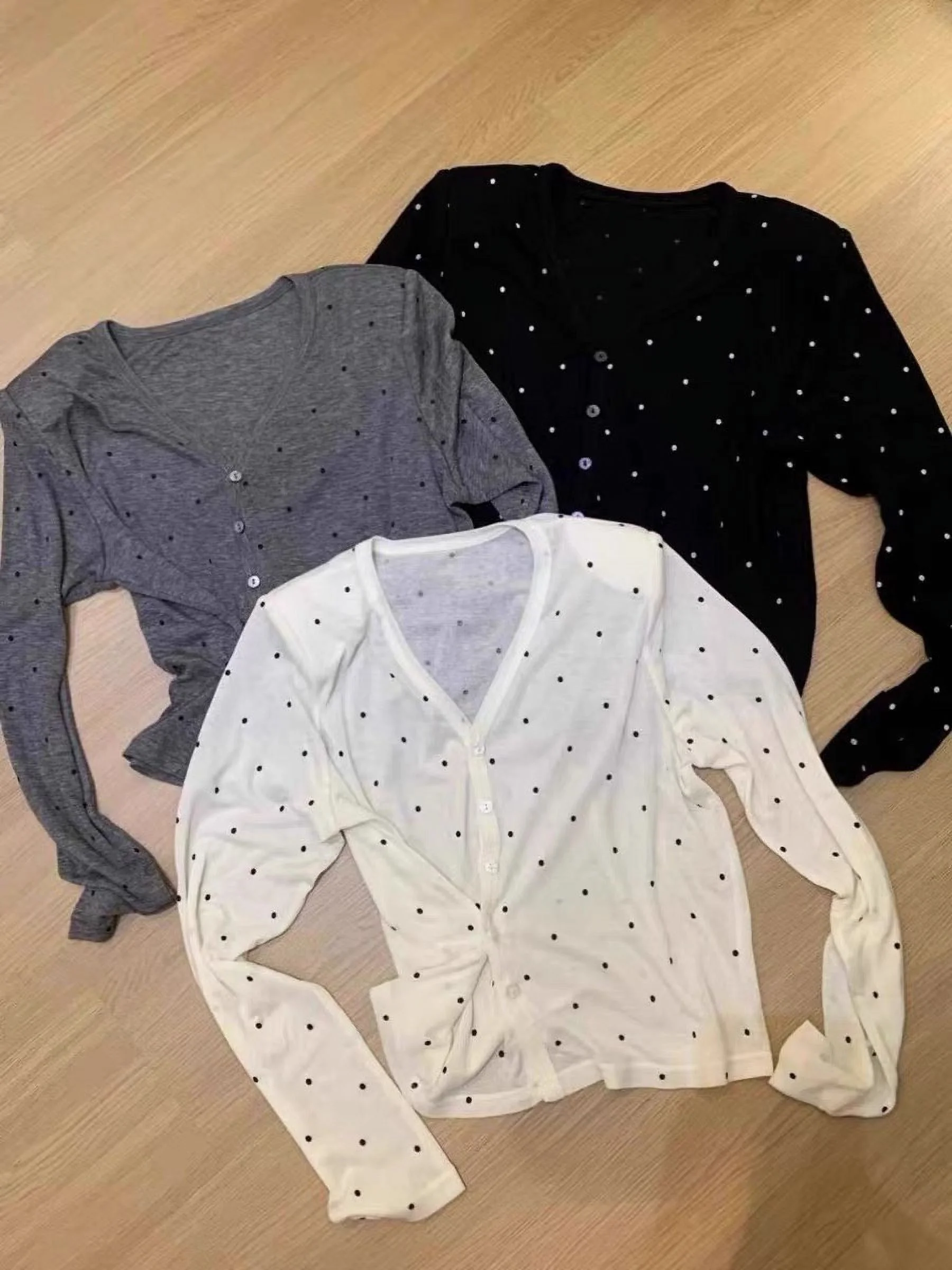 Fine Wool With Shoulder -Shoulder V -Neck Wave Dot Long -Sleeved T -Shirt Women'S Small Shirt Top French Thin Cardigan Bottoming Shirt Spring Spring Creamy-White L