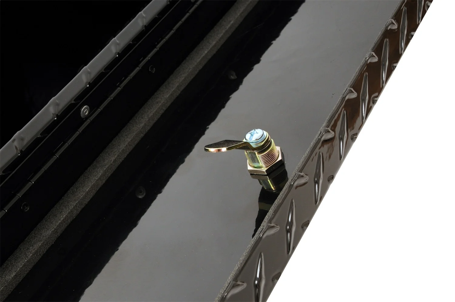 Dee Zee DZ94B Wheel-Well Aluminum Tool Box