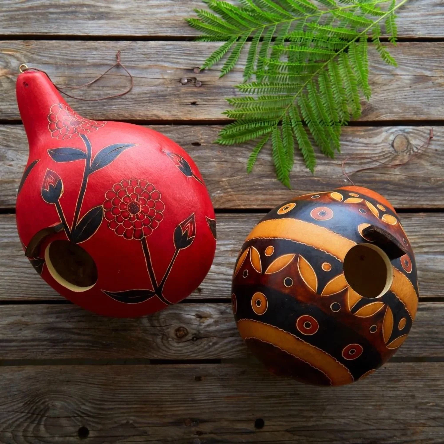 Leaves Motif Gourd Bird House