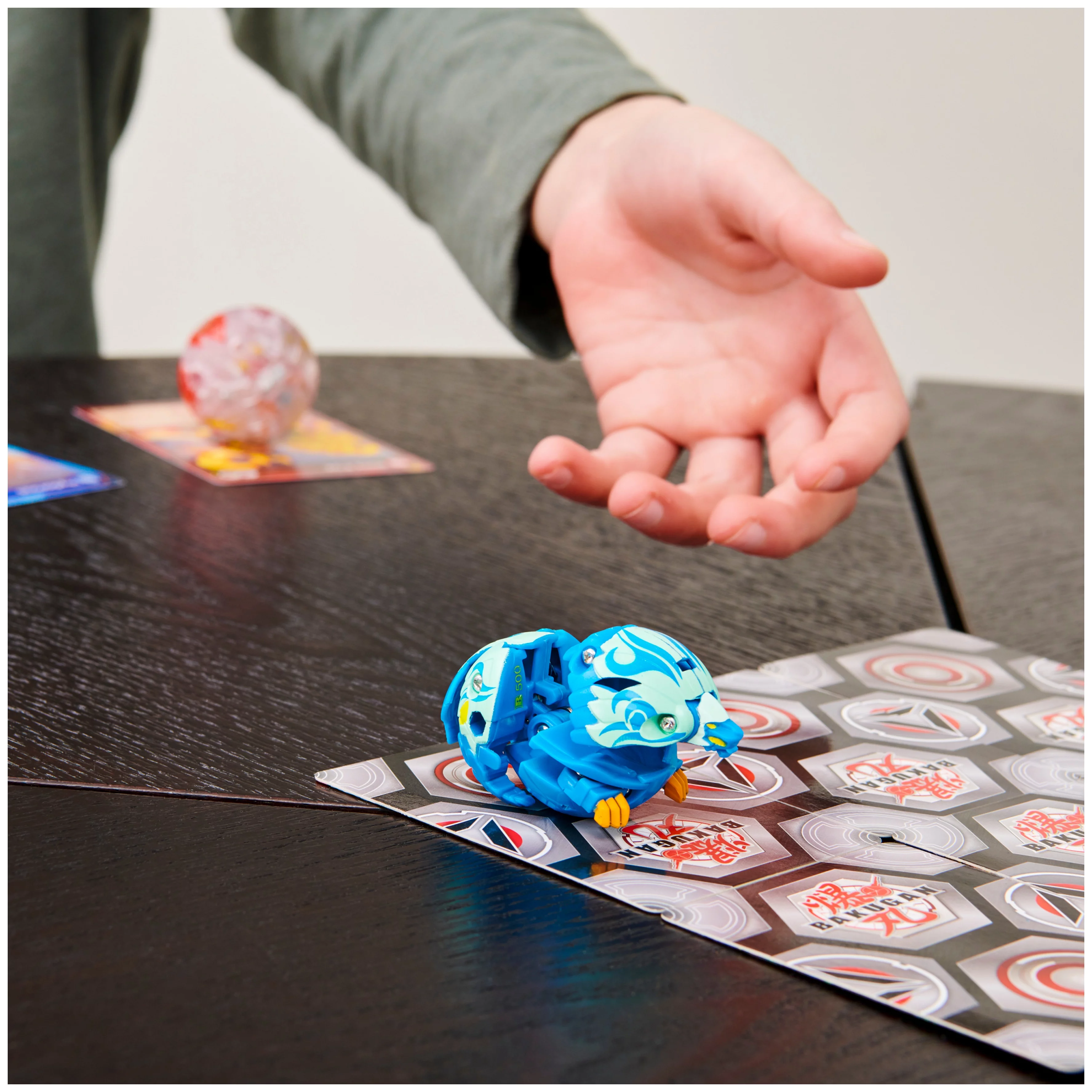 Bakugan Evolutions, Prisma Dragonoid Bakugan and Trading Card