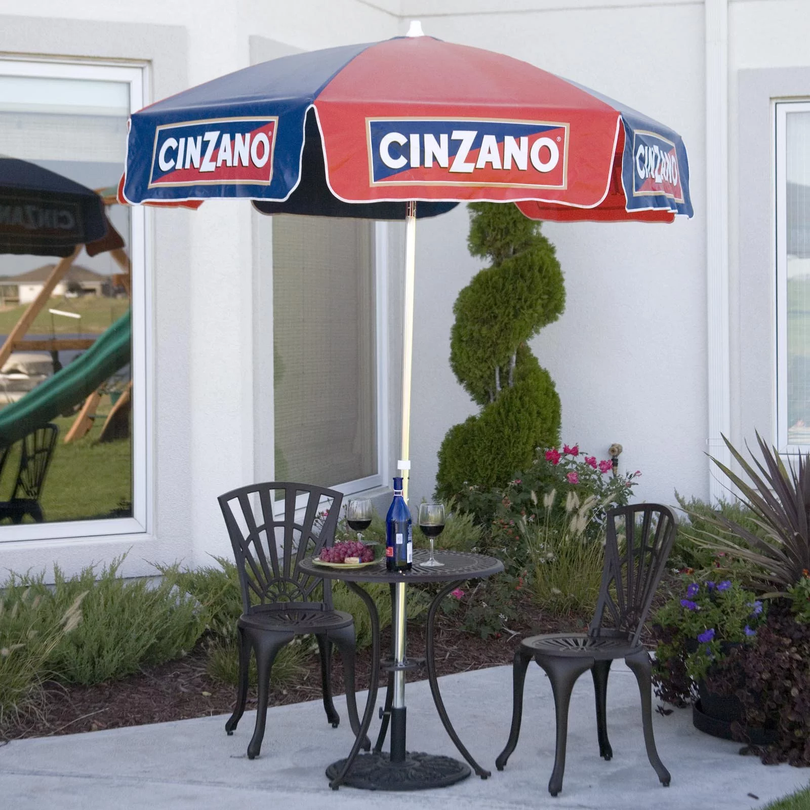 Heininger Holdings, LLC 6-foot Cinzano Vinyl Umbrella Red Blue
