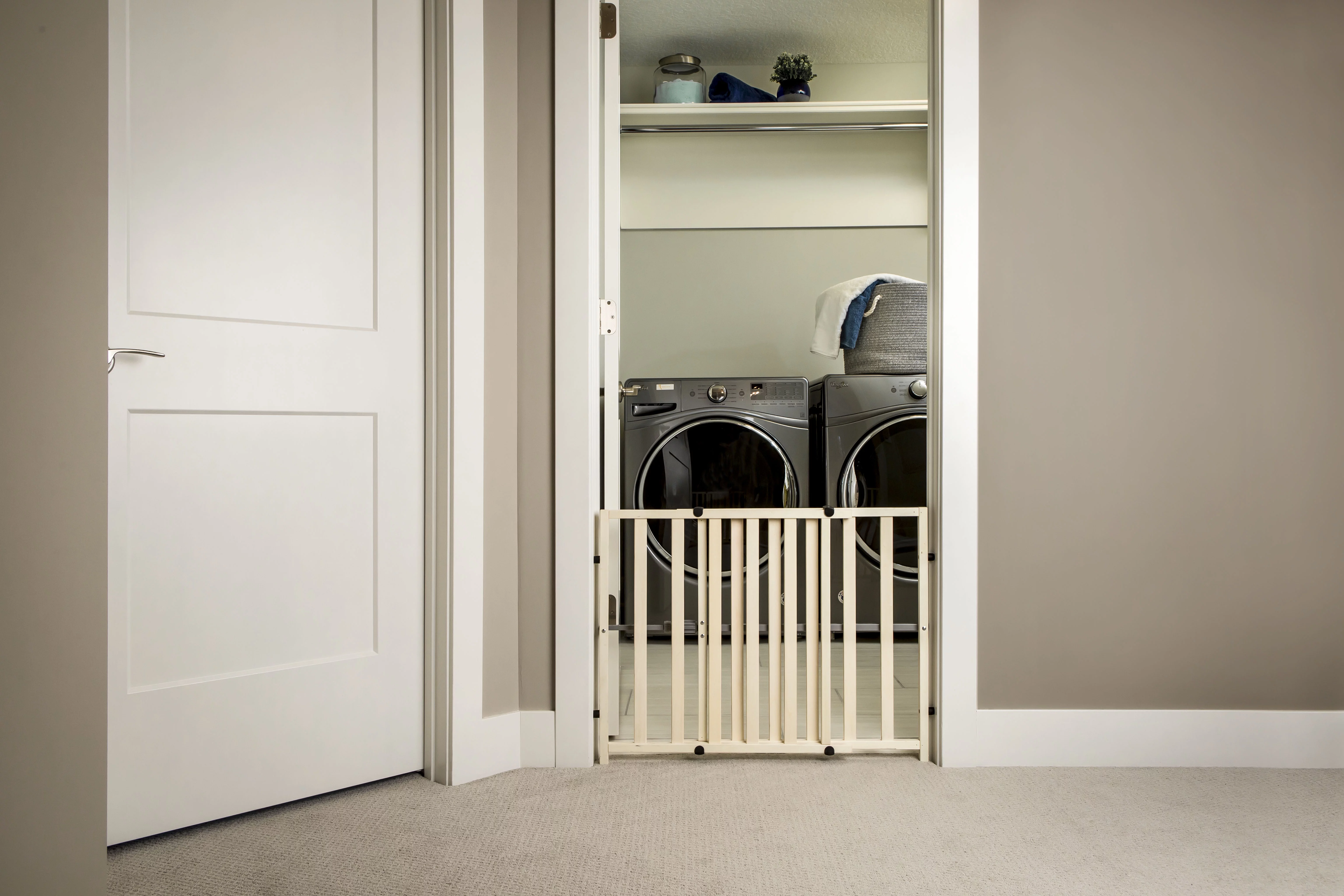 Regalo Wooden Expandable Safety Gate, Wooden Gate, Ages 6 to 24 Months