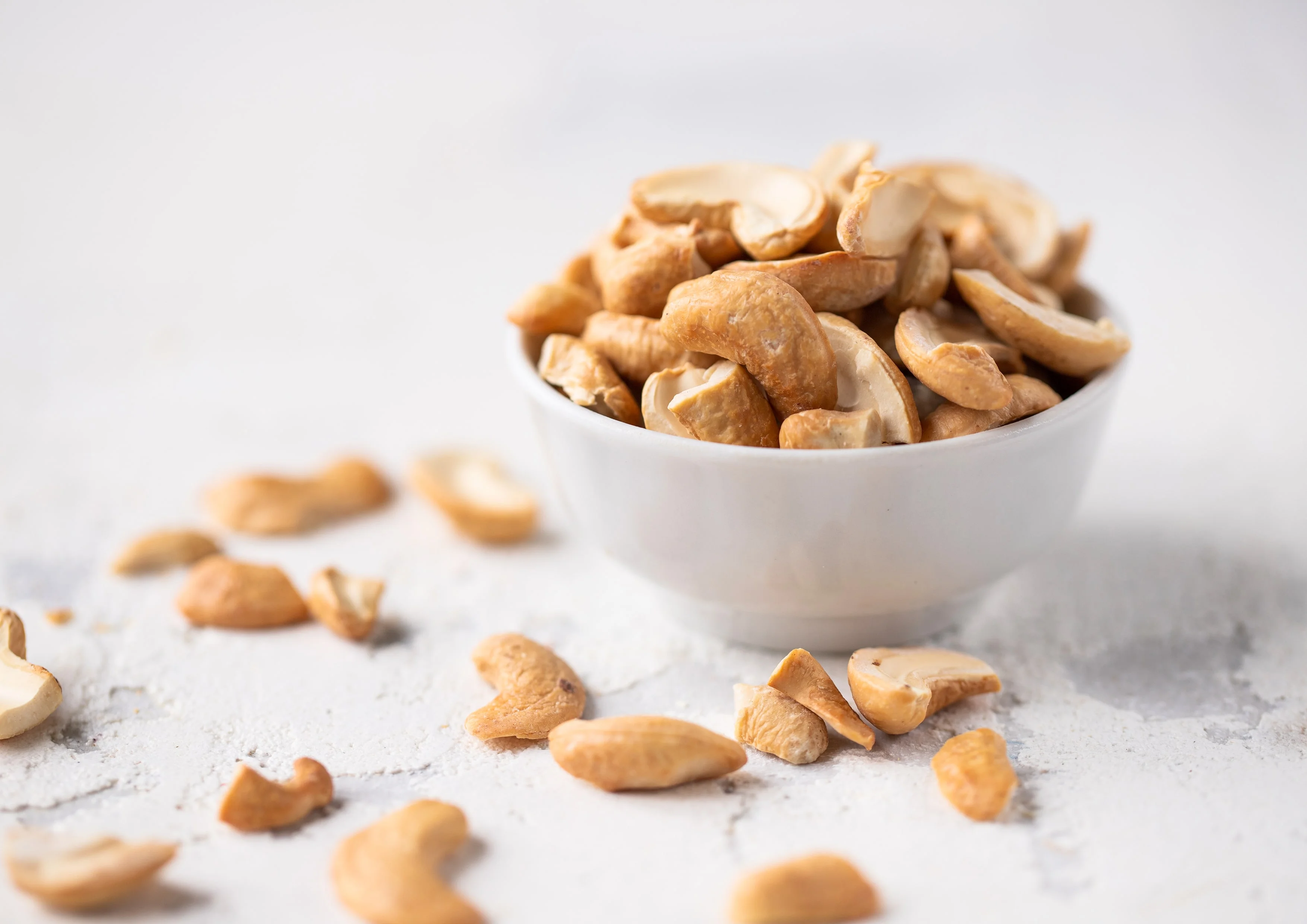 Organic Dry Roasted Cashew Halves and Pieces with Himalayan Salt, 8 Ounces – Non-GMO, No Oil Added, Vegan