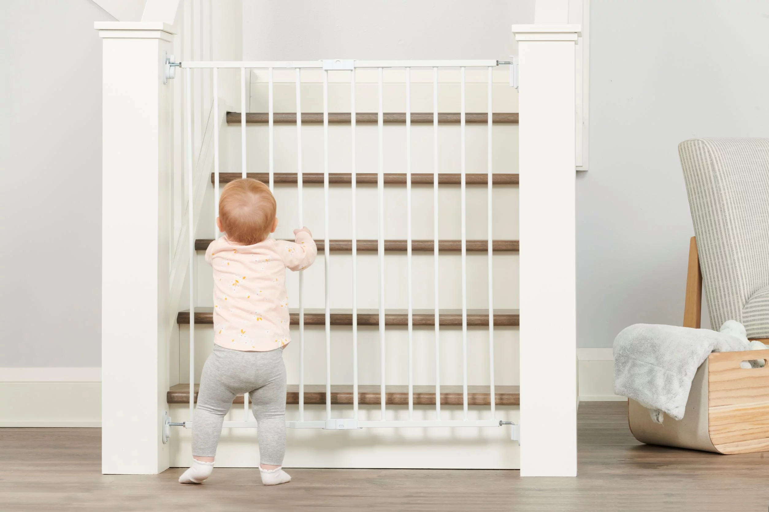 Regalo Extra Tall Top of Stairs Metal Safety Gate, White, Ages 6 to 24 Months