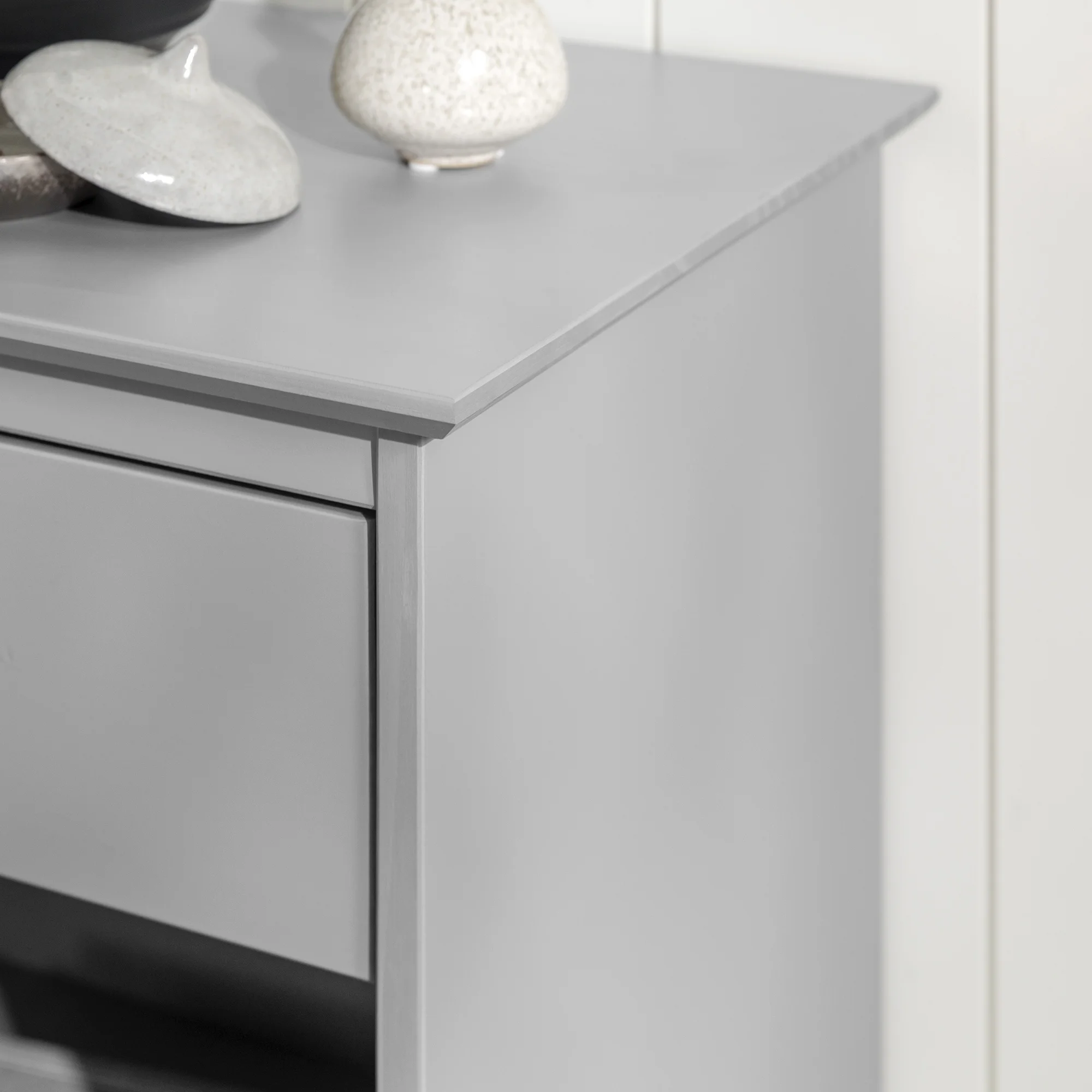 Walker Edison 25” Transitional 1-Drawer Solid Wood Nightstand, Grey