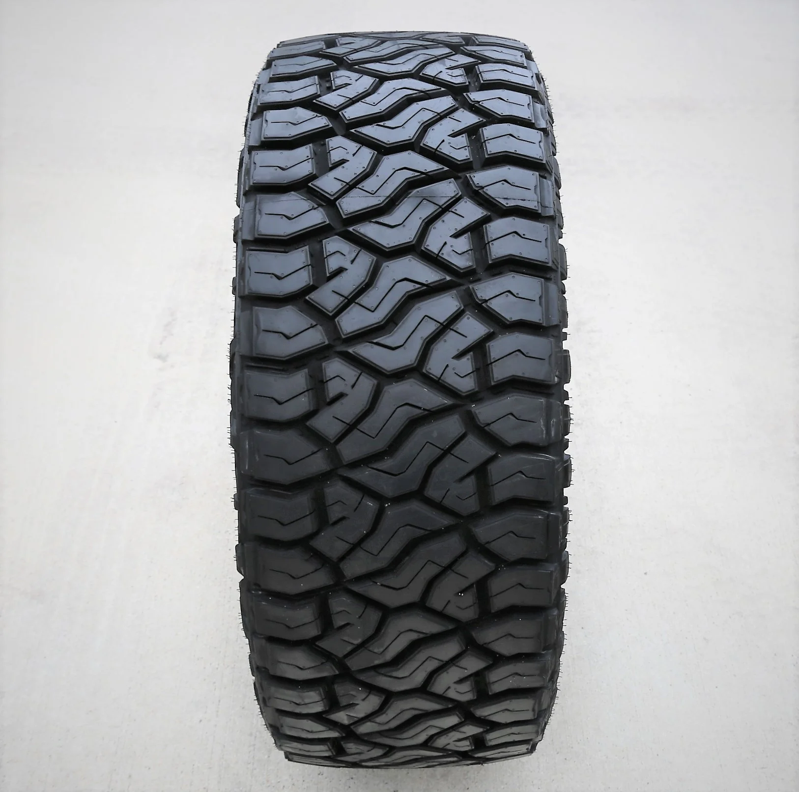 Tire Venom Power Terra Hunter R/T+ LT 33X13.50R24 Load E 10 Ply RT R/T