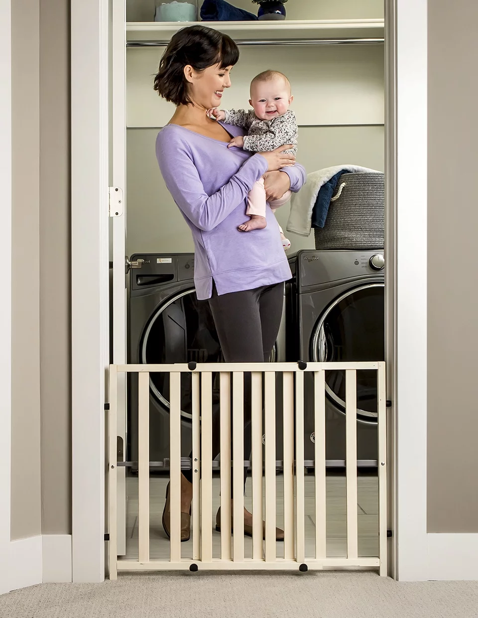 Regalo Wooden Expandable Safety Gate, Wooden Gate, Ages 6 to 24 Months