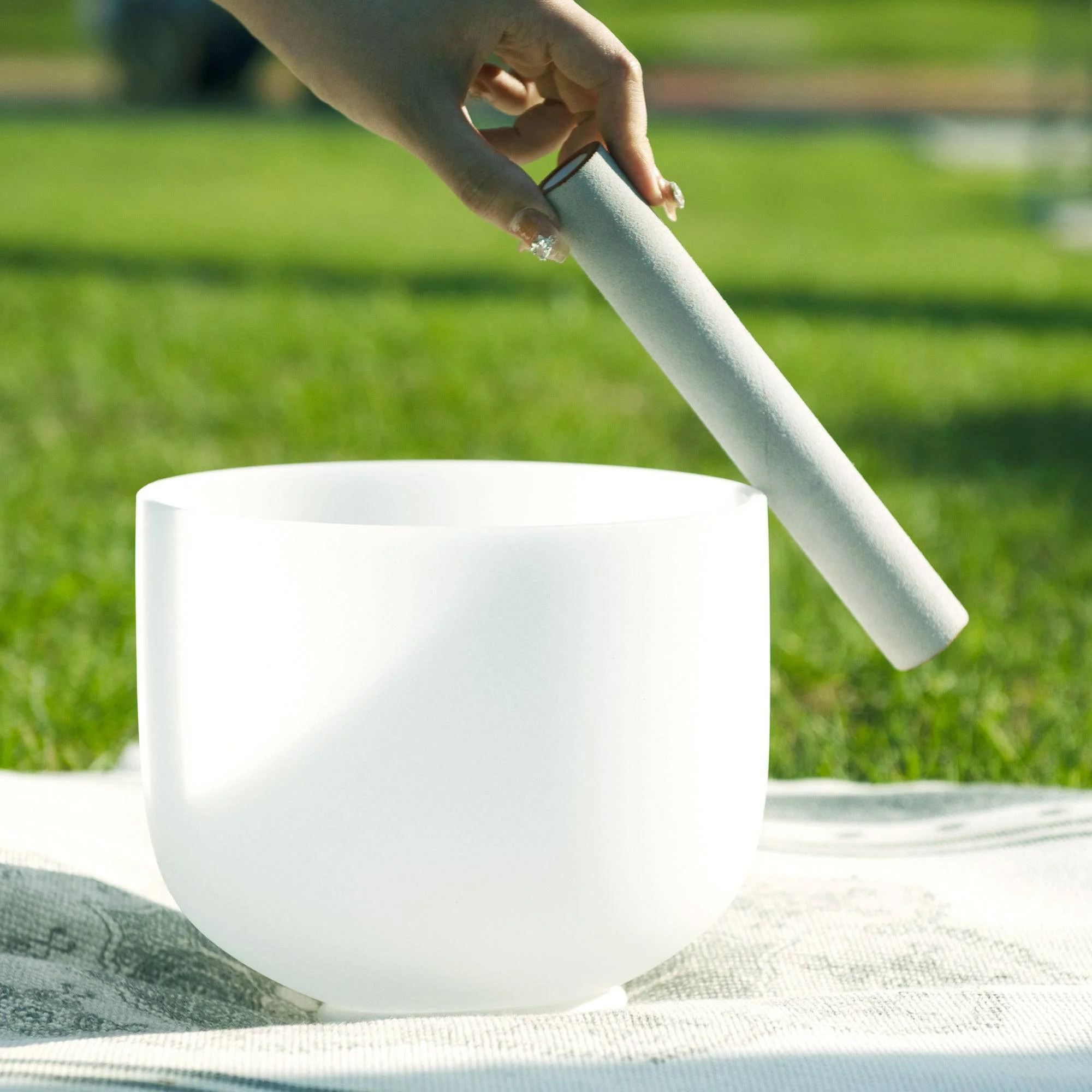 TOPFUND B Note Crown Chakra 8 inch Crystal Singing Bowl with Heavy Duty Carryng Case and Suede Stick