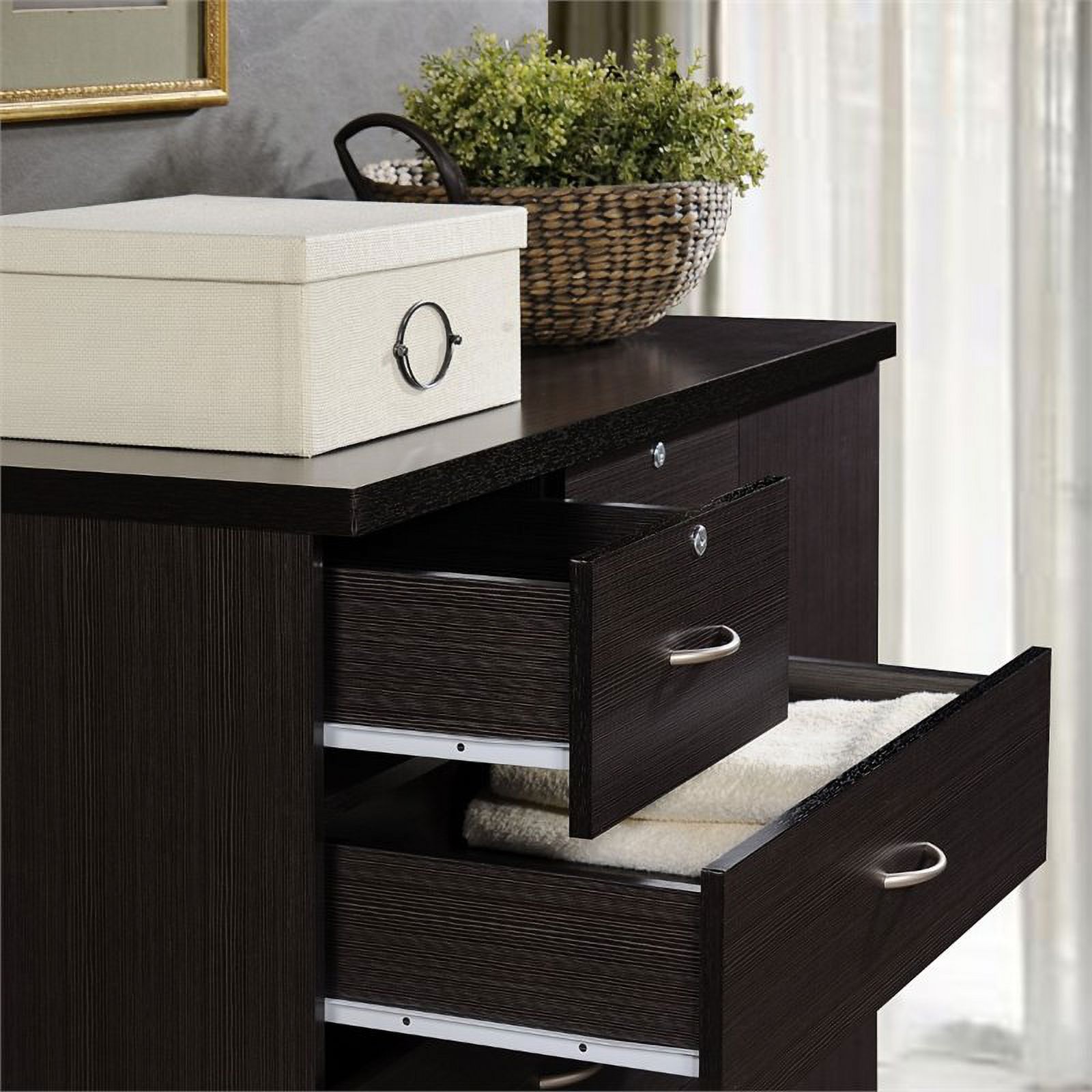 Pemberly Row Hodedah 2 Piece 7 Drawer Wood Chest Set with Locks in Chocolate