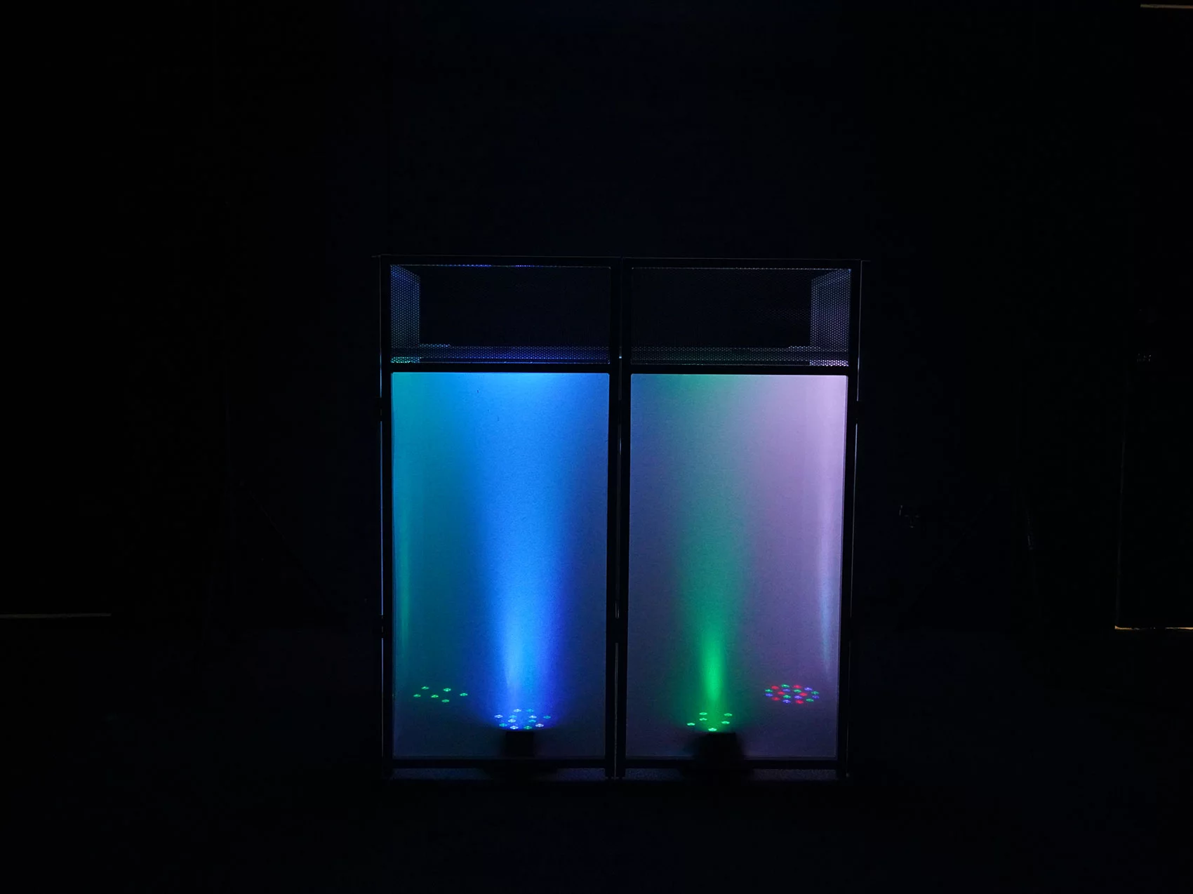 Rockville Rockbooth White Event Booth DJ Facade+Built in Table+Travel Bag+Scrims