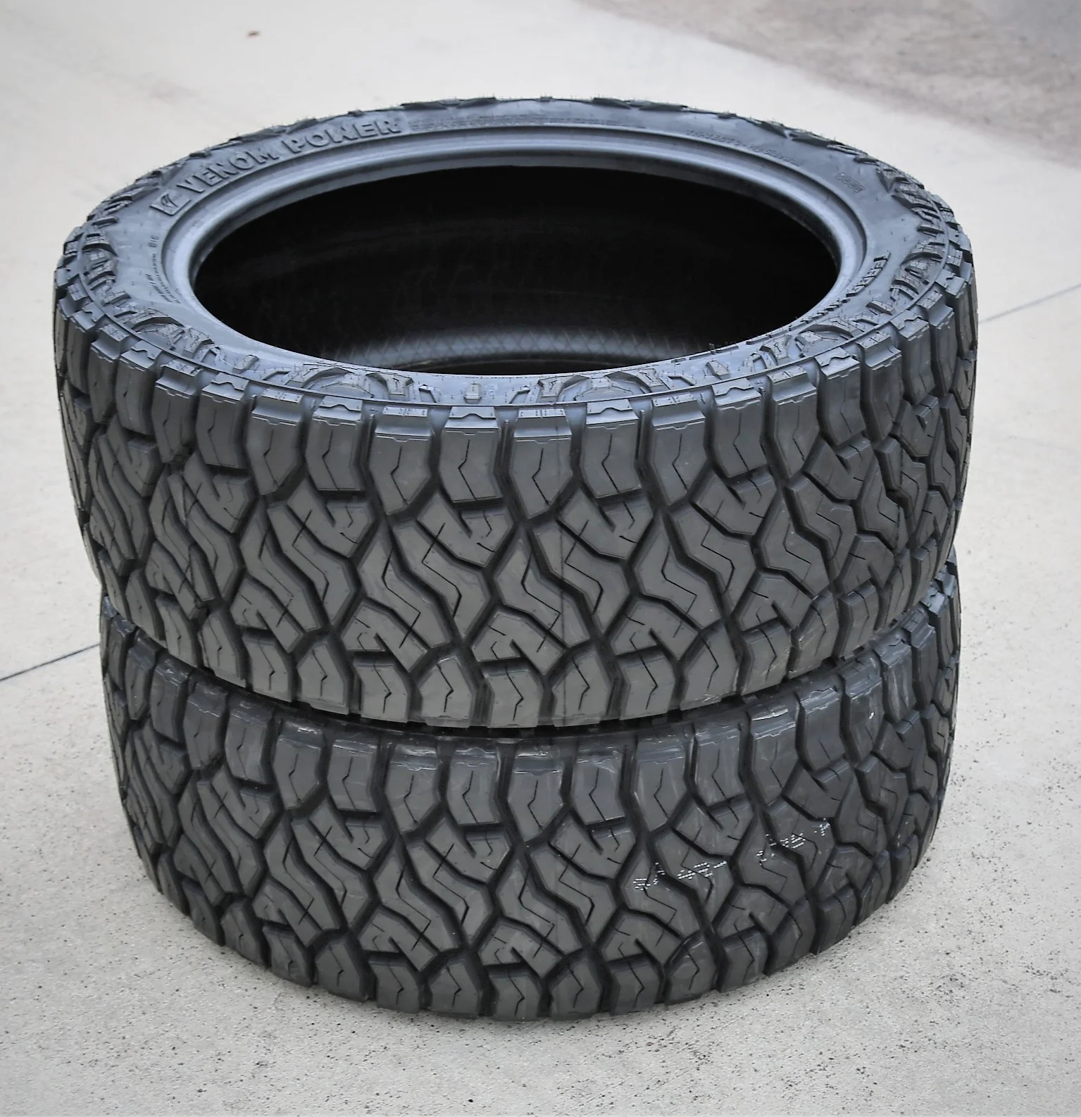 Tire Venom Power Terra Hunter R/T+ LT 33X13.50R24 Load E 10 Ply RT R/T