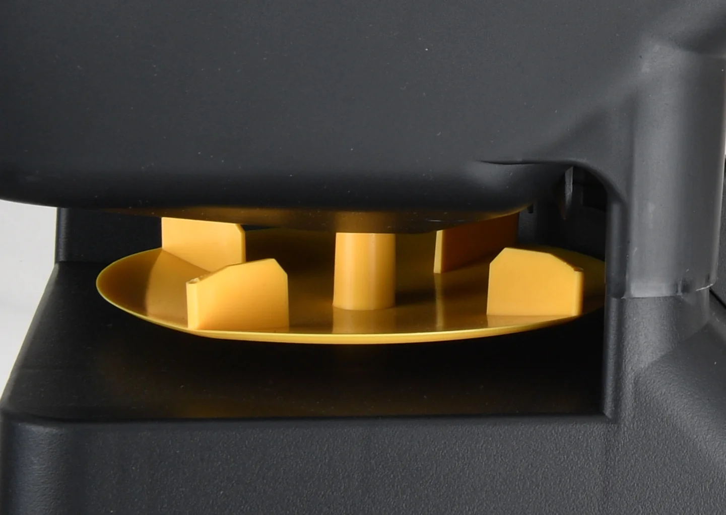 Expert Gardener Handheld Spreader, Black