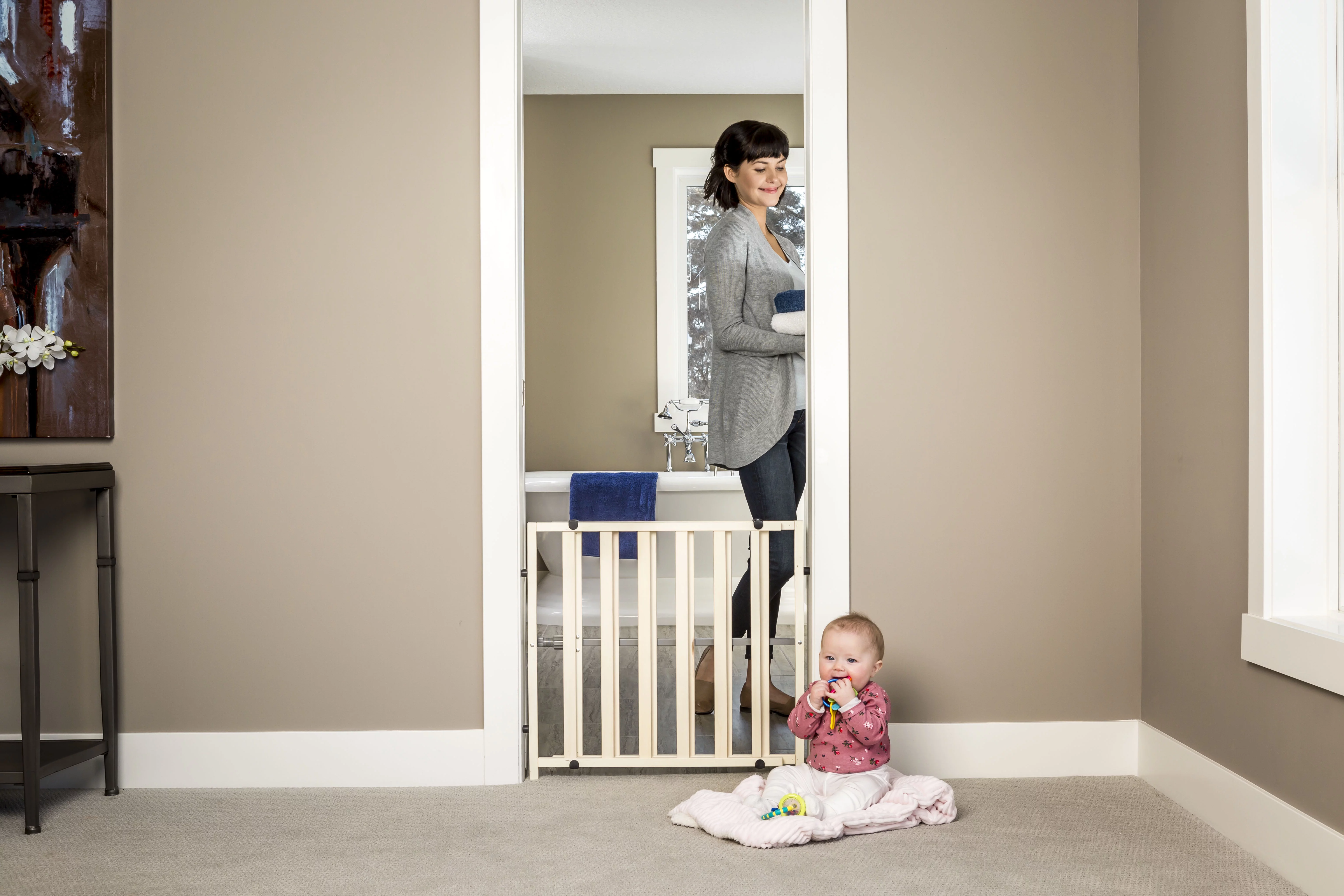 Regalo Wooden Expandable Safety Gate, Wooden Gate, Ages 6 to 24 Months