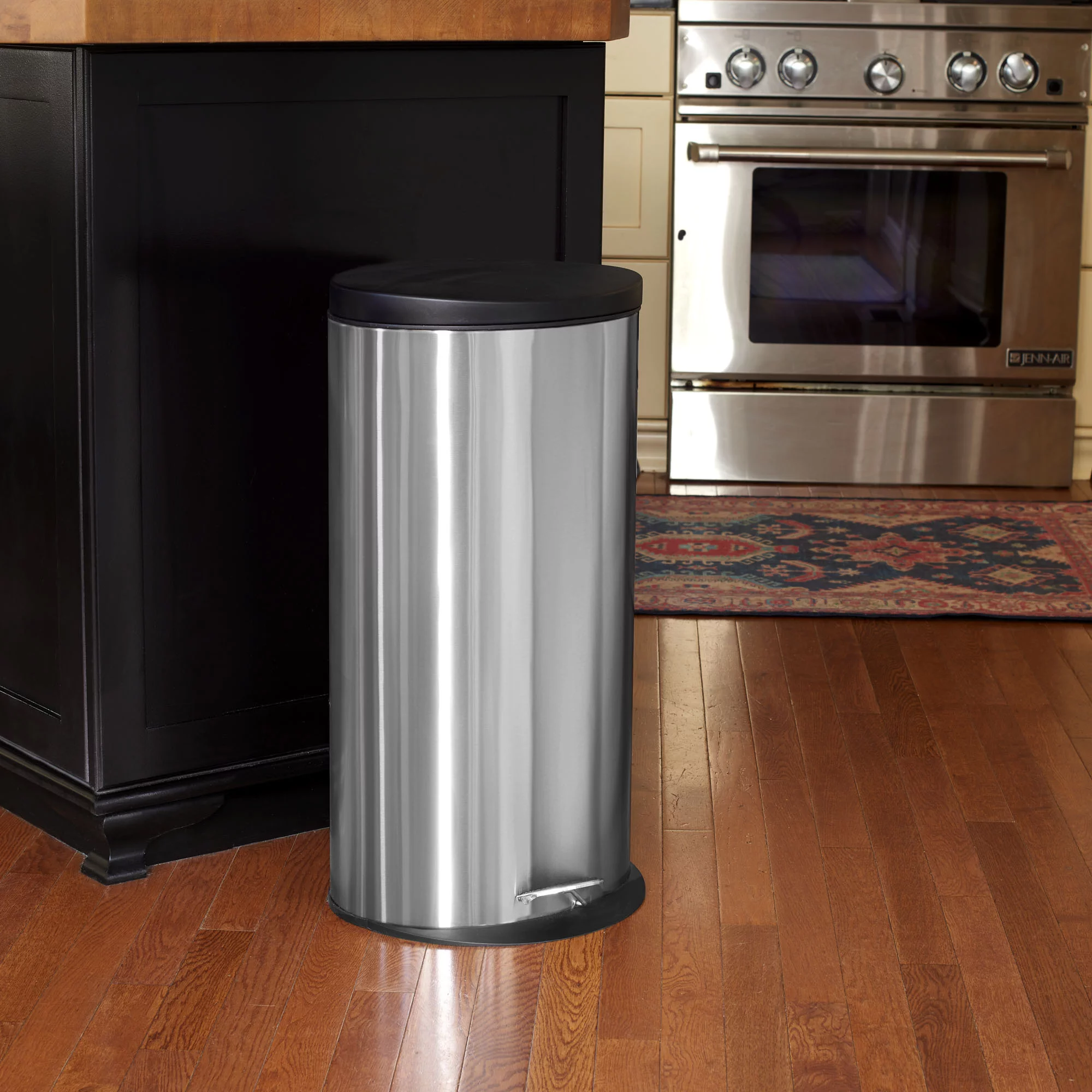 Design Trend 8 gal / 30 L Oval Brushed Stainless Steel Step-on Kitchen Trash Can