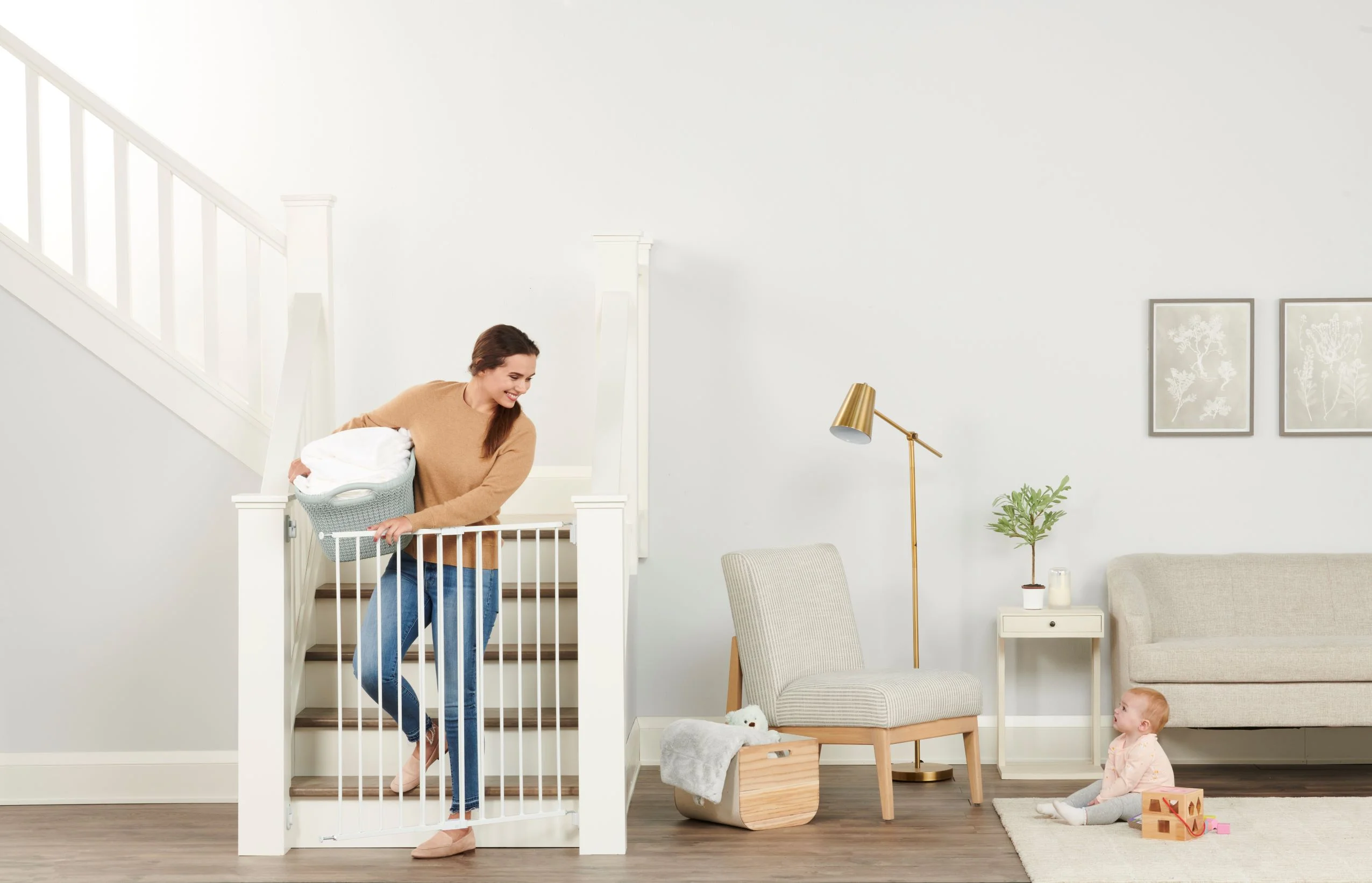 Regalo Extra Tall Top of Stairs Metal Safety Gate, White, Ages 6 to 24 Months