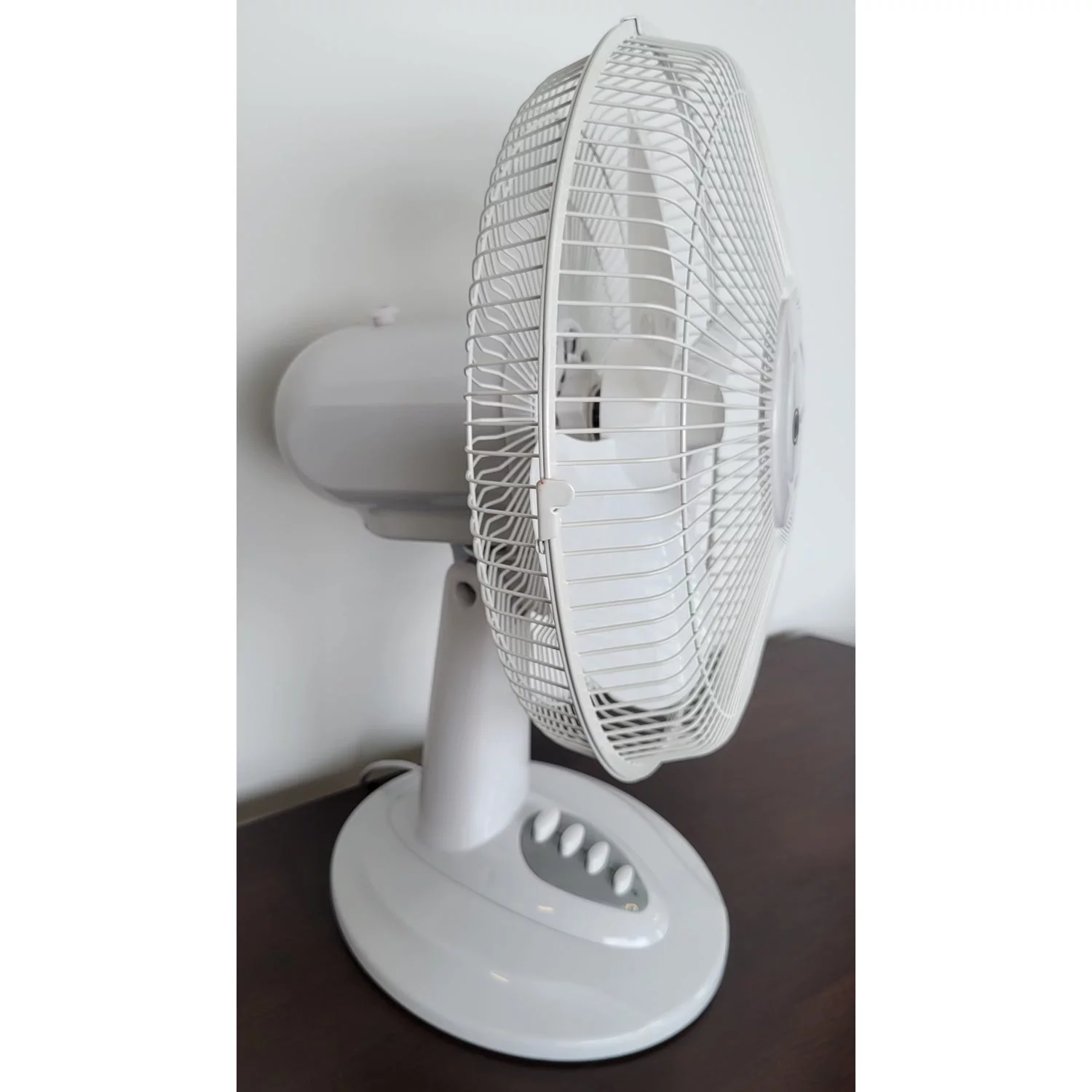 Iconnek - Desk Fan with 3 Speeds, Oscillation and Adjustable Tilt, 12 '', White