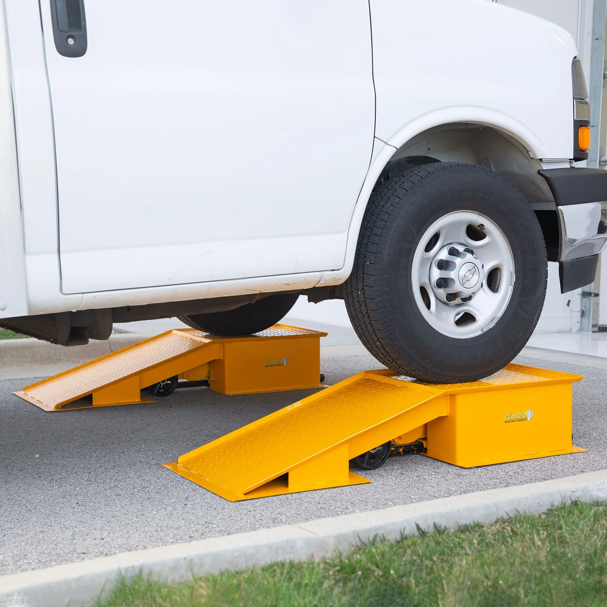 Guardian Truck Service Ramps with Retractable Wheels – 40,000 lb. per pair Capacity
