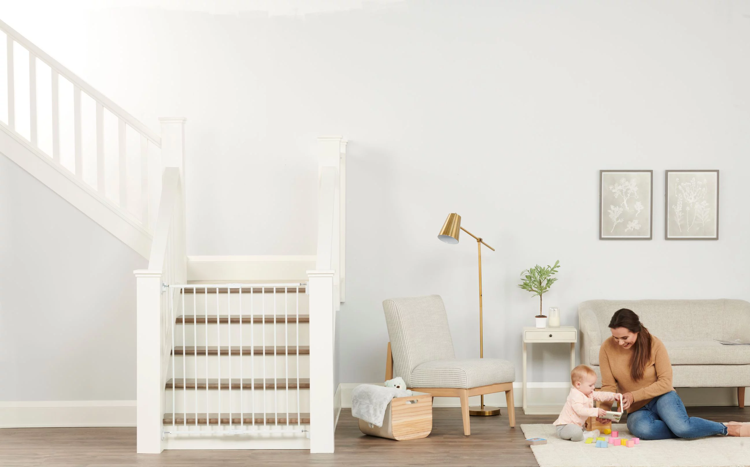 Regalo Extra Tall Top of Stairs Metal Safety Gate, White, Ages 6 to 24 Months