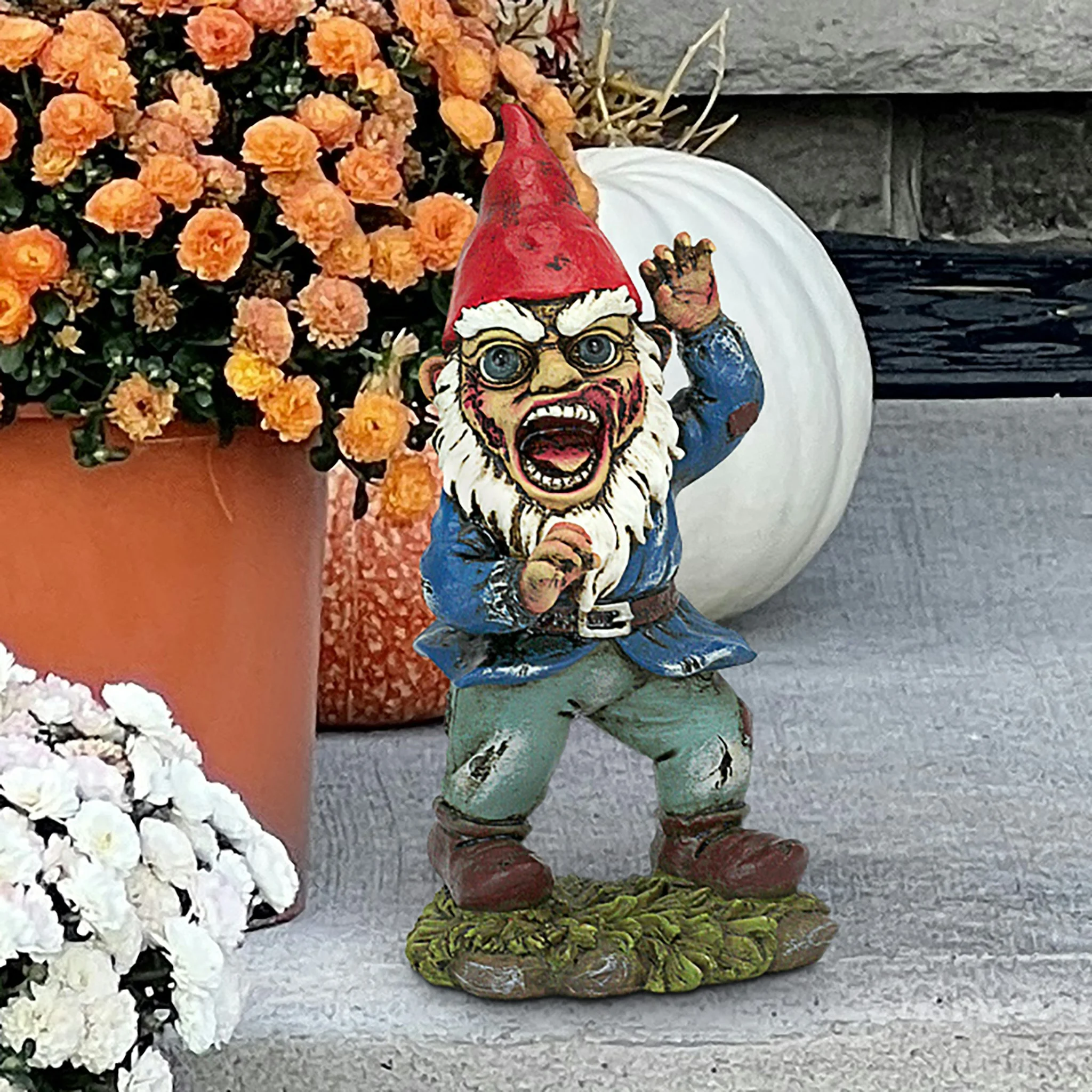 Design Toscano Attack of the Dead Walking Zombie Apocalypse Garden Gnome Statue