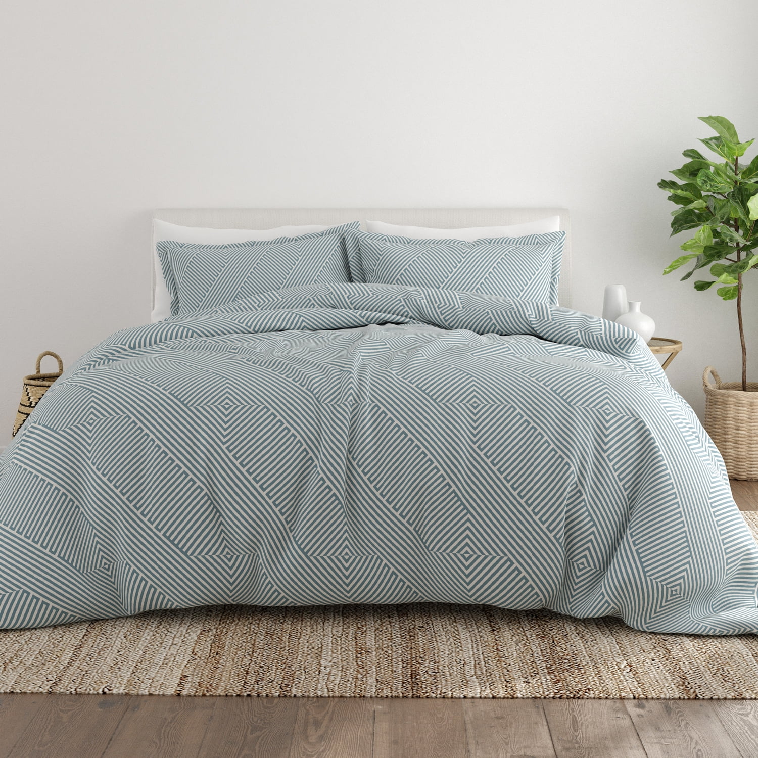 Noble Linens Light Blue Modern Diagonal 3-Piece 3-Piece Duvet Cover Set, Full/Queen