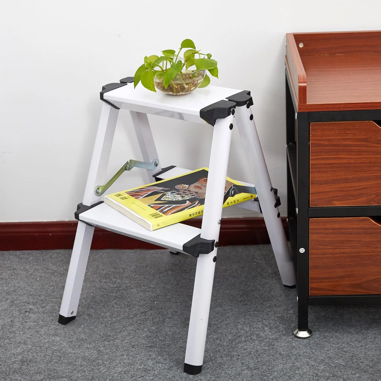 Aluminum 2-Step Stool Folding Double Sided Step Ladder Anti-Slip Sturdy And Wide Pedal Ladder Capacity 250 Lbs