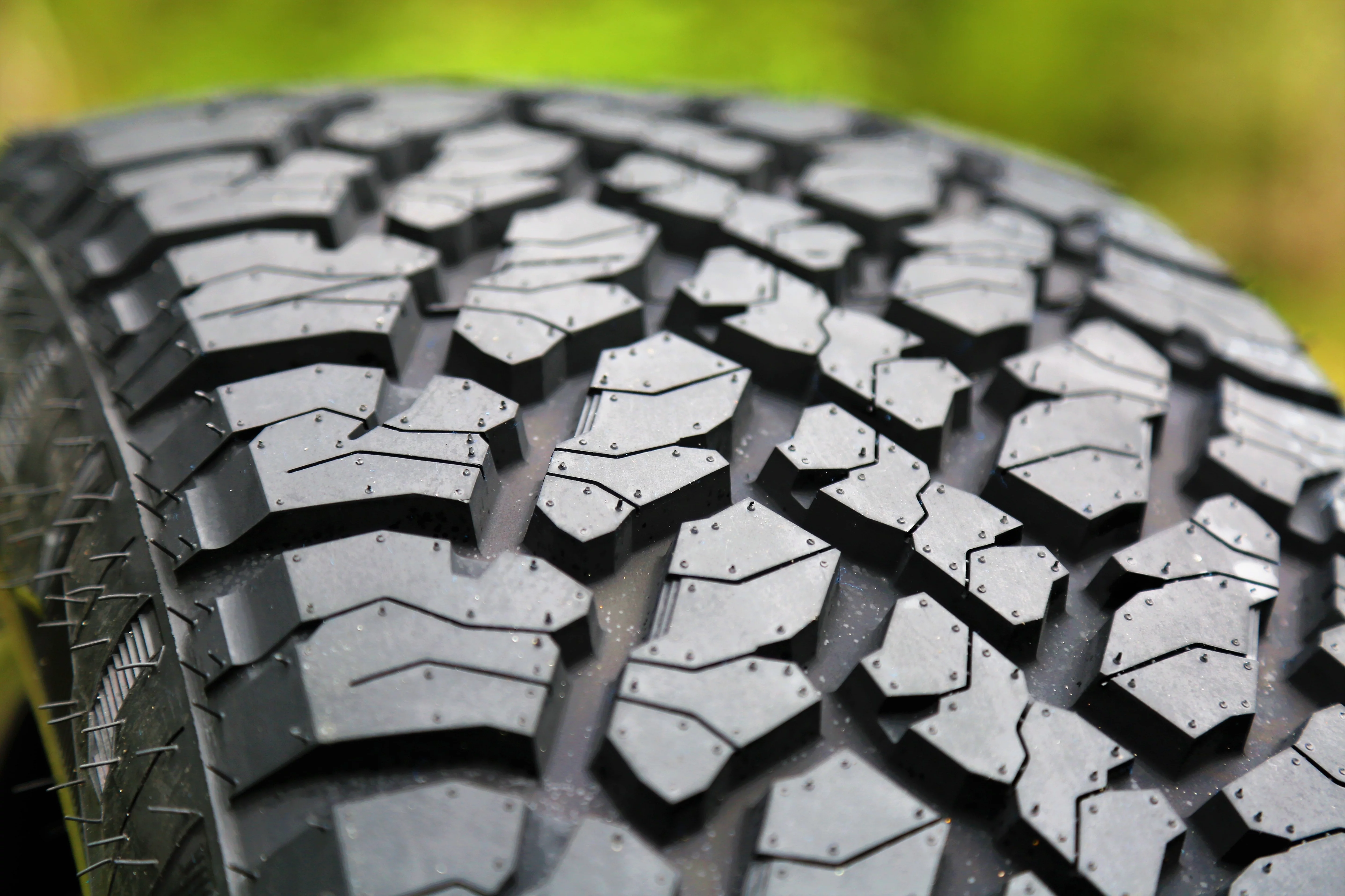 Lancaster LS-37 A/T 285/45R22 114H XL AT All Terrain Tire Fits: 2017-18 Chevrolet Silverado 1500 High Country, 2015-16 Chevrolet Silverado 1500 LTZ