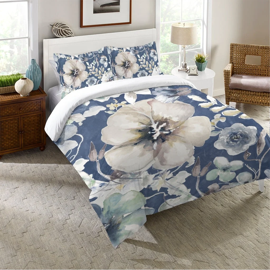 Laural Home  Wildflower Arrangment Comforter Queen