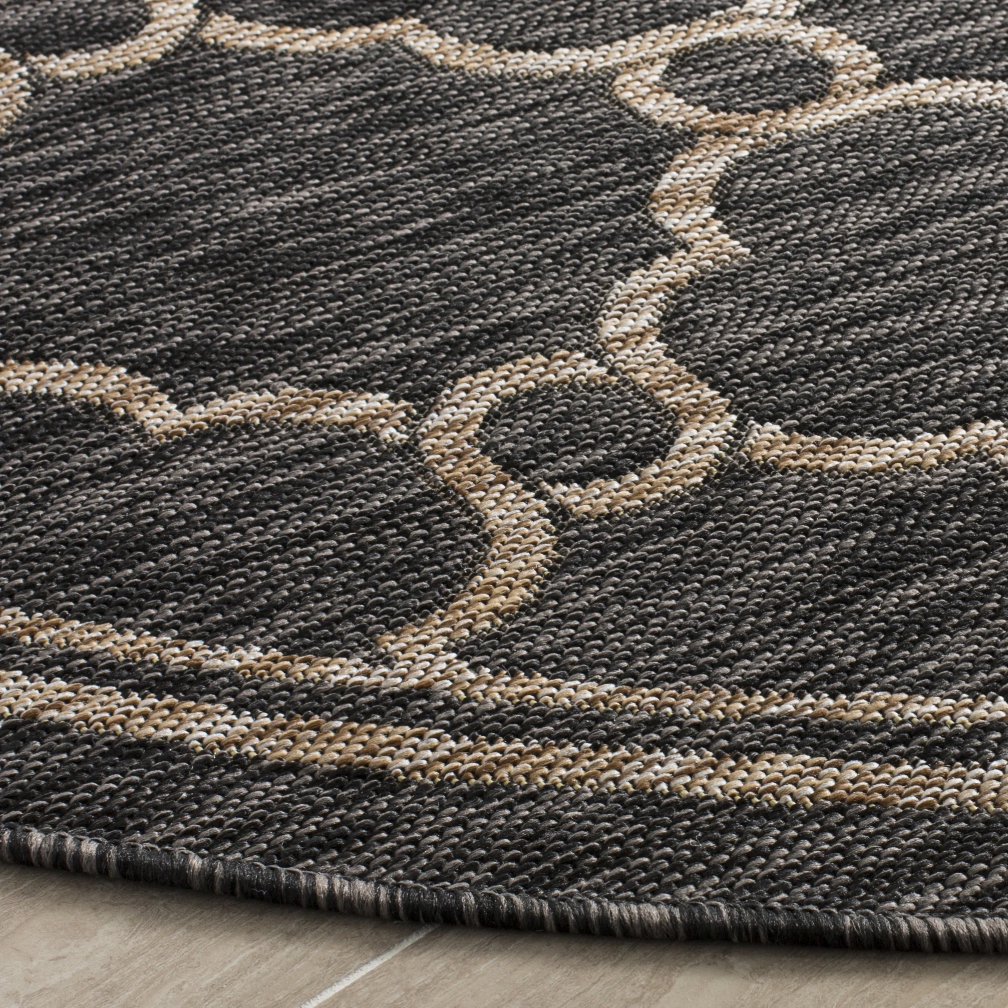 SAFAVIEH Courtyard Fisher Geometric Quatrefoil Indoor/Outdoor Area Rug, 4' x 5'7