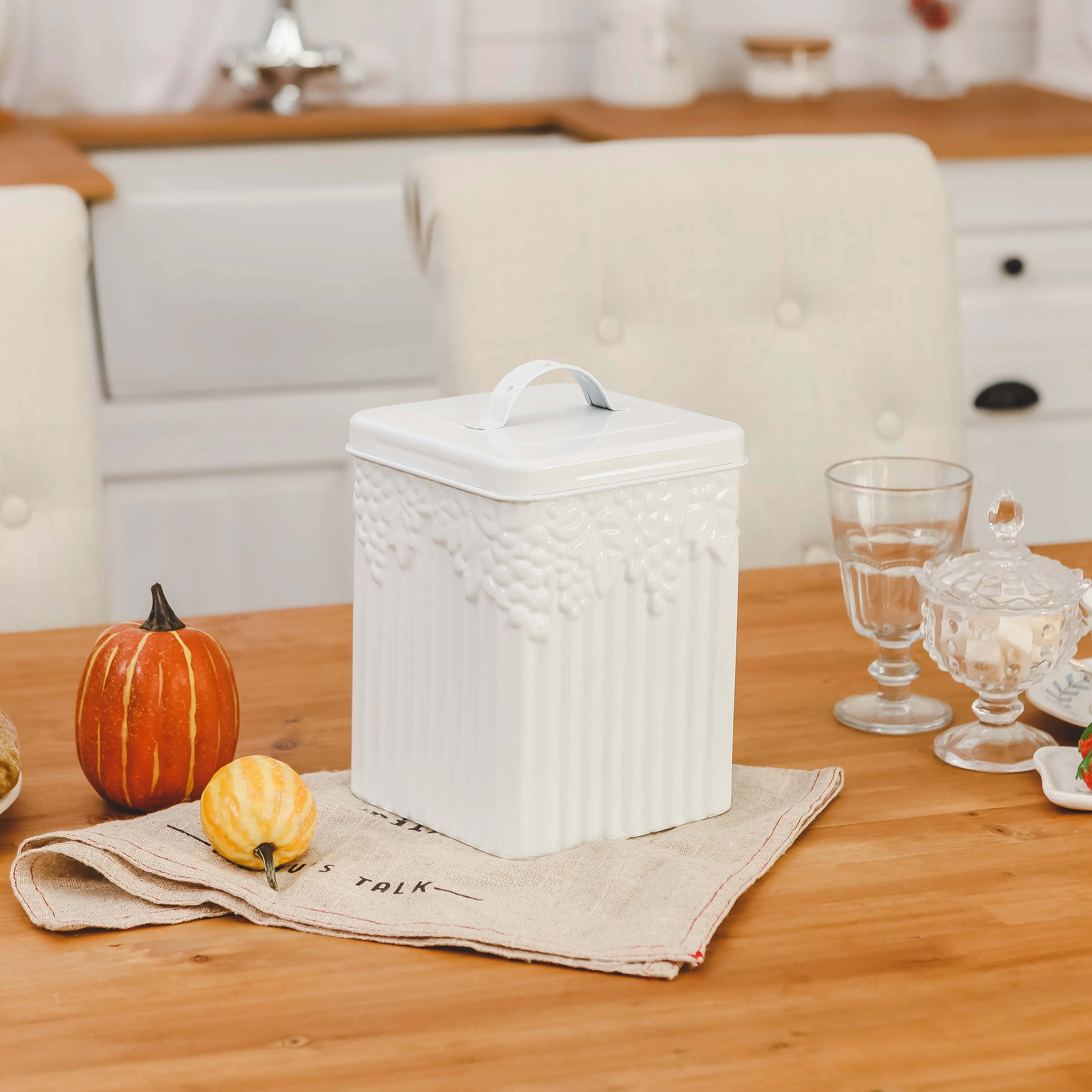 Synovana Farmhouse Bread Box Vintage White Bread Storage Container Rustic Metal Retro Bread Box Bin for Kitchen Countertop - White Grapevine Print Design