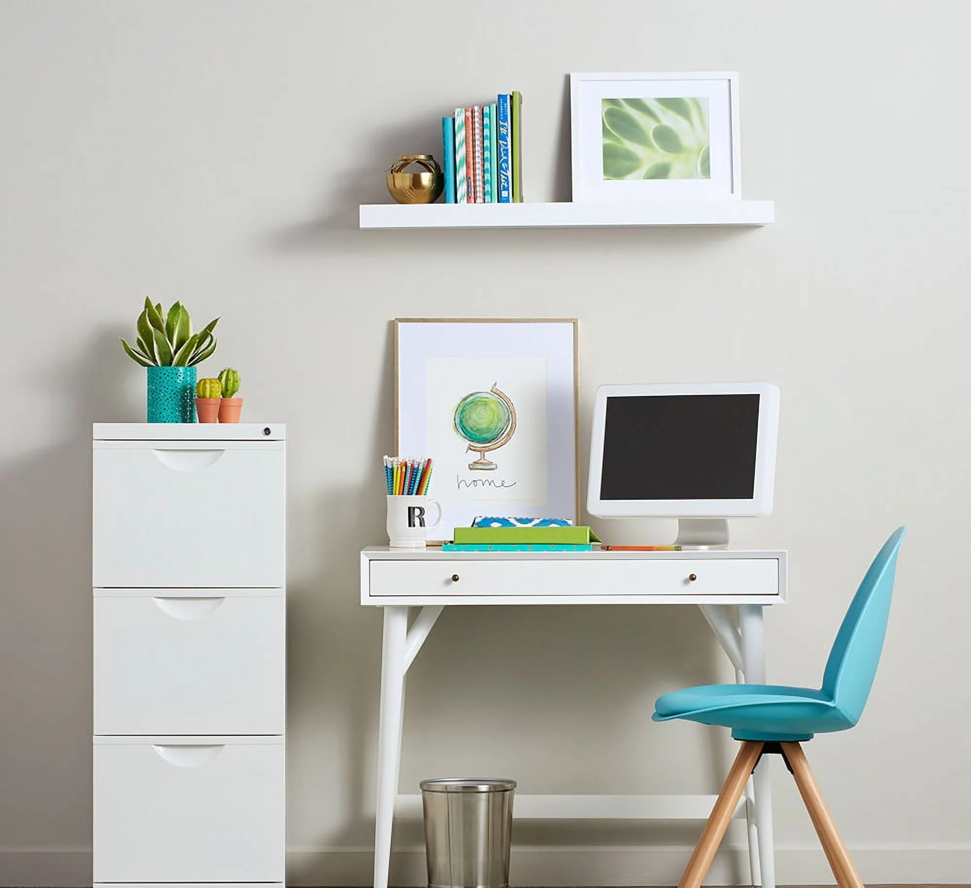 GE Basic LED Light Bulbs 5.2 Watt (40 Watt Equivalent) Daylight, A19 Bulb Shape, Medium Base (4 Pack)