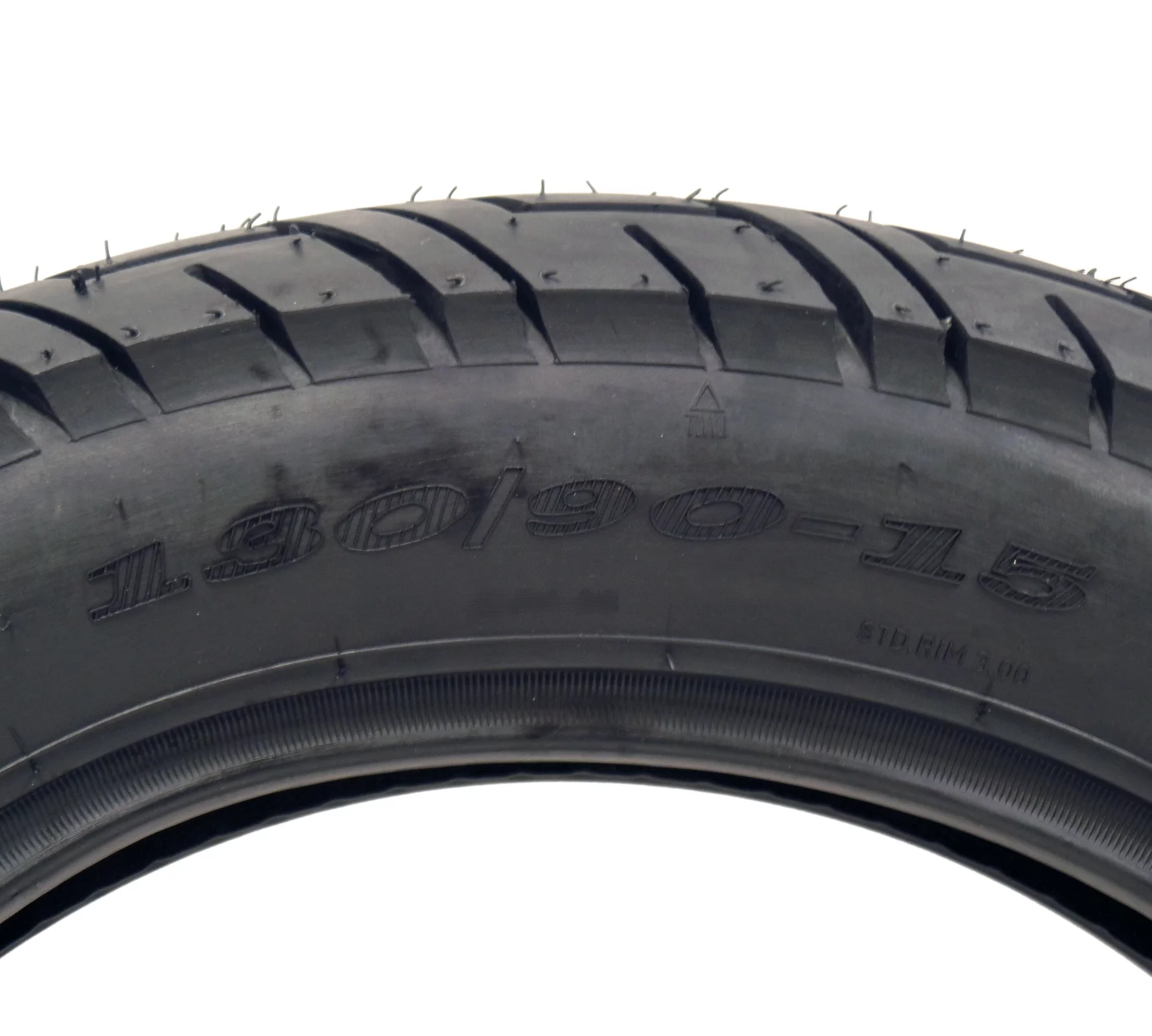 Motorcycle Scooter Tire 130/90-15 - Cruiser Touring Tread Pattern, 15 inches rim (P47)