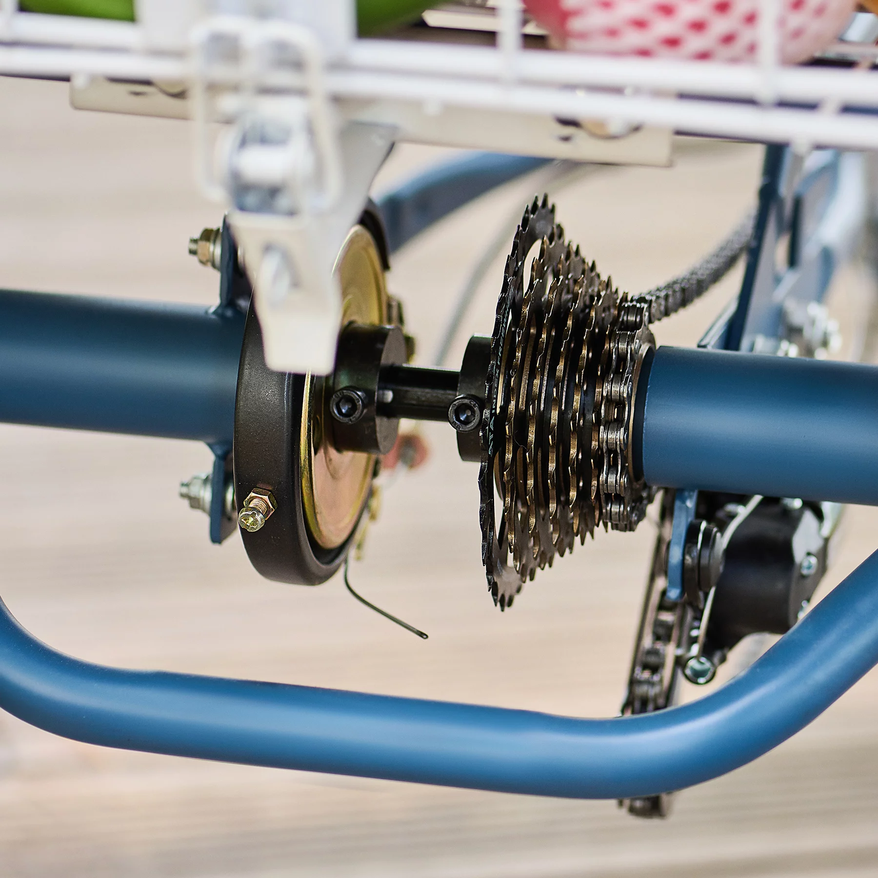 VIRIBUS 7 Speed 26 Inch Tricycle with Flexible Seating and 2 Baskets Matte Blue