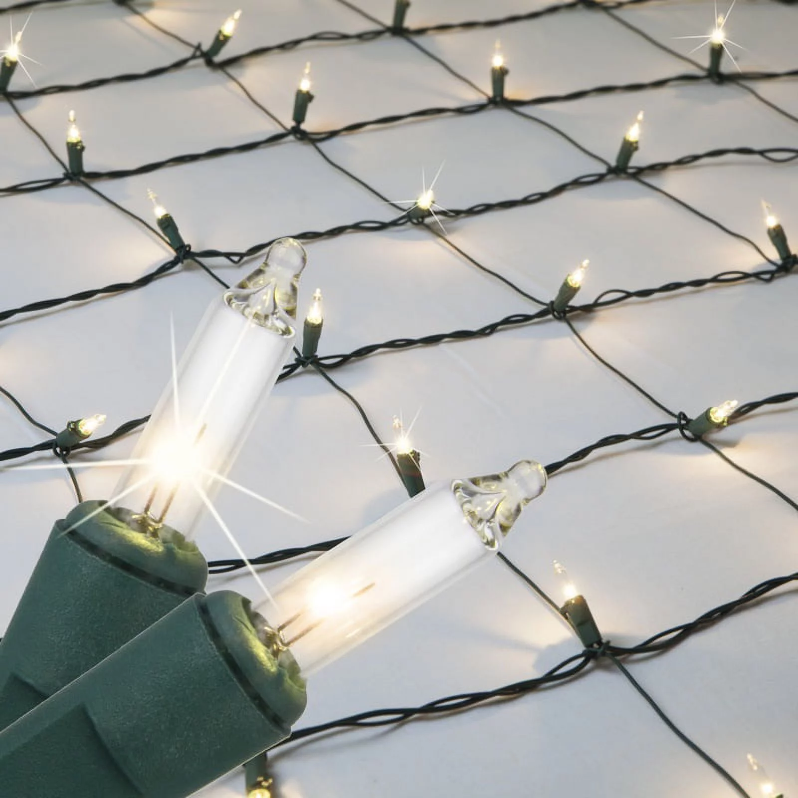 Kringle Traditions Clear Twinkle Christmas Net Lights with 150 Lamps on Green Wire, 4' x 6'