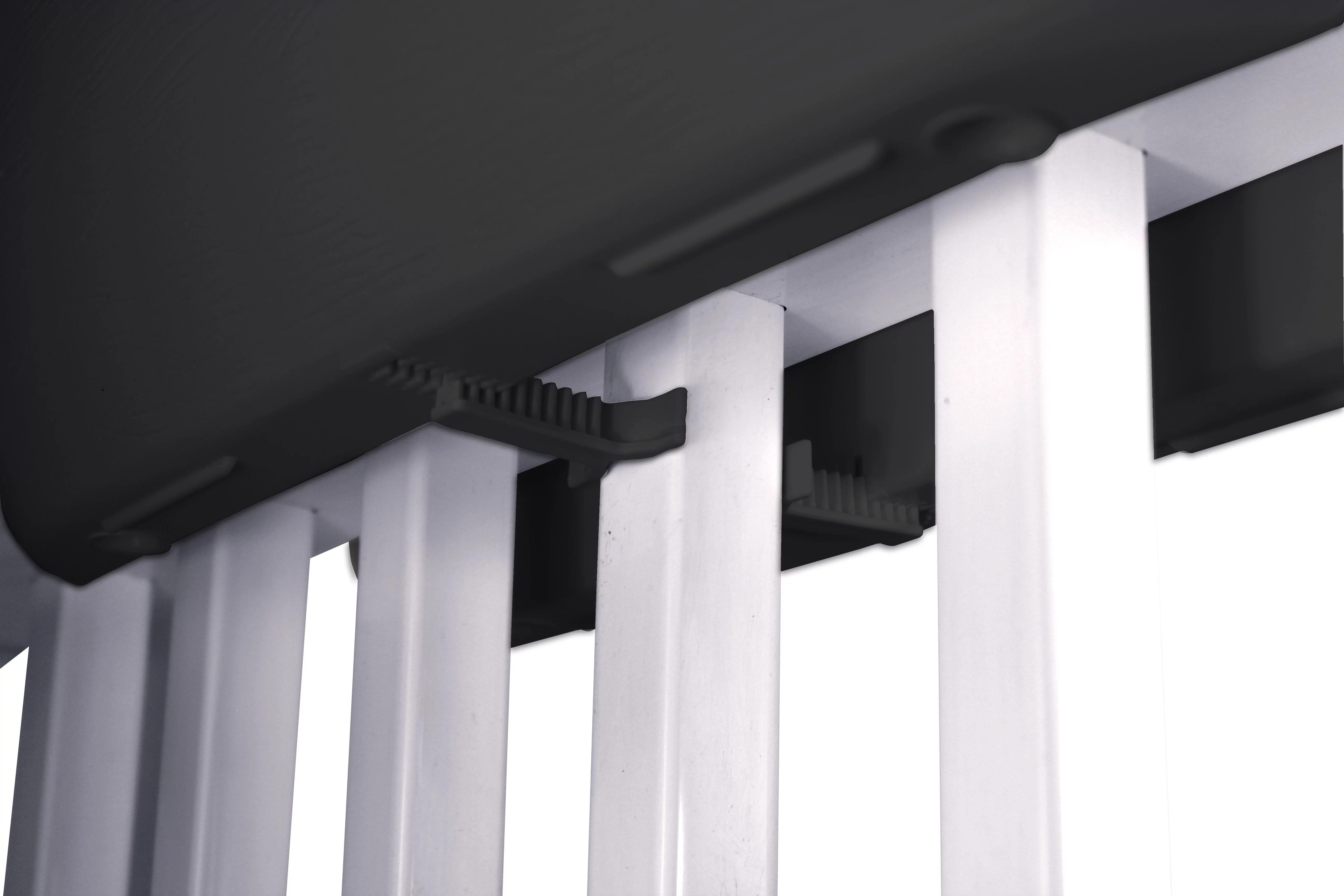 Bloomers Railing Planter with Drainage Holes – 24