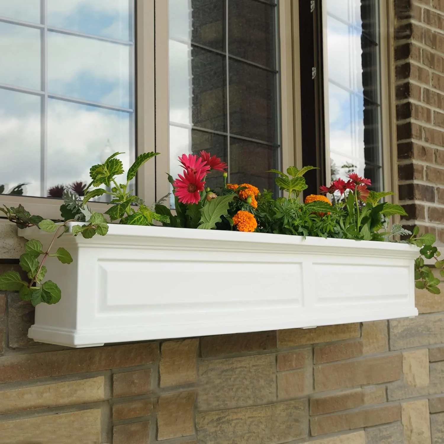 Nantucket 5Ft Window Box - White - 60In L X 11.5In W X 10In H - With 6.5 Gallon Built-In Water Reservoir (4832-W)