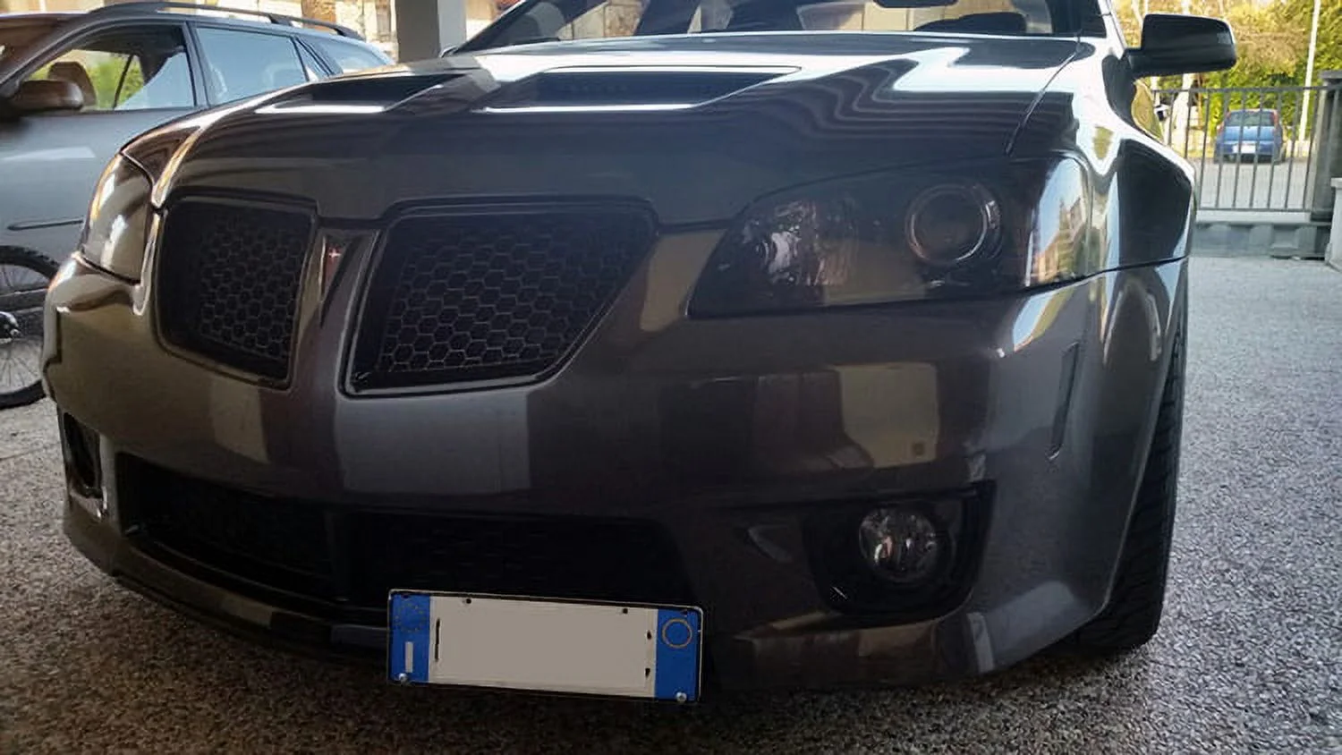 STO N SHO Front License Plate Bracket Compatible with 2004-2006 Pontiac GTO/2008 G8 (SNS122)