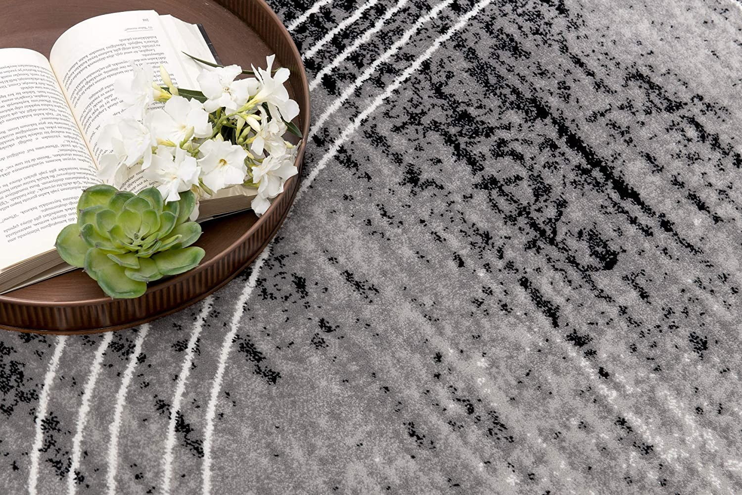 HomeRoots 393864 4 x 6 ft. Gray Distressed Swirls Area Rug