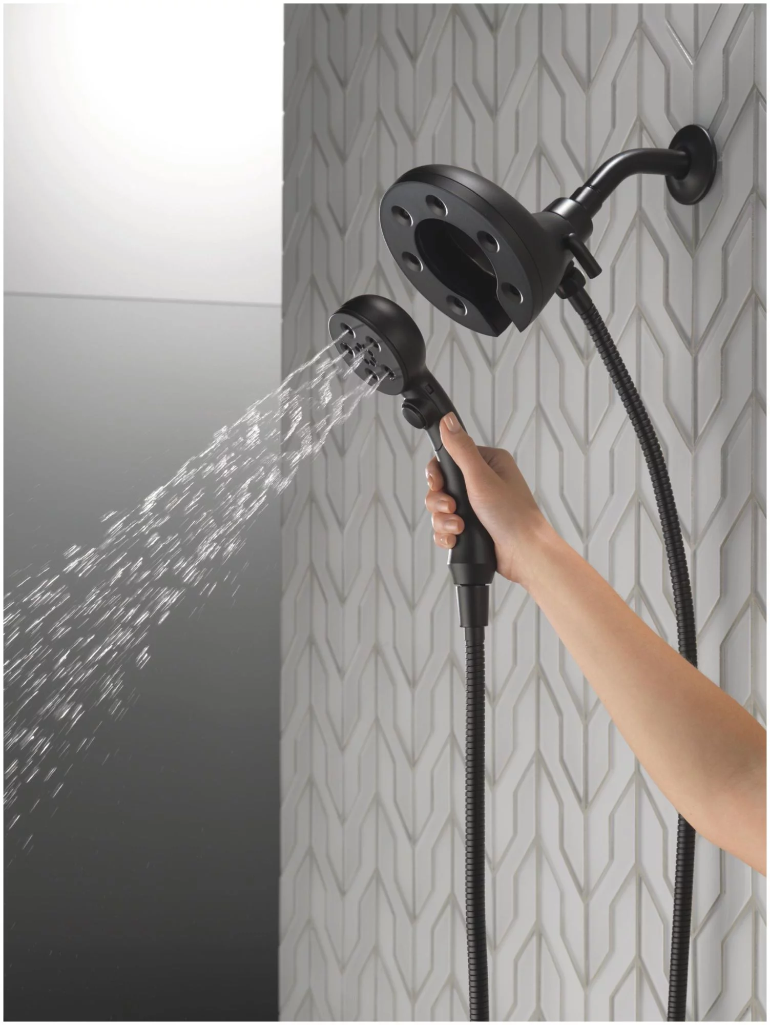 Delta 58472 Universal Showering Round 2.5 GPM Multi Function 2-In1 In2ition Shower Head