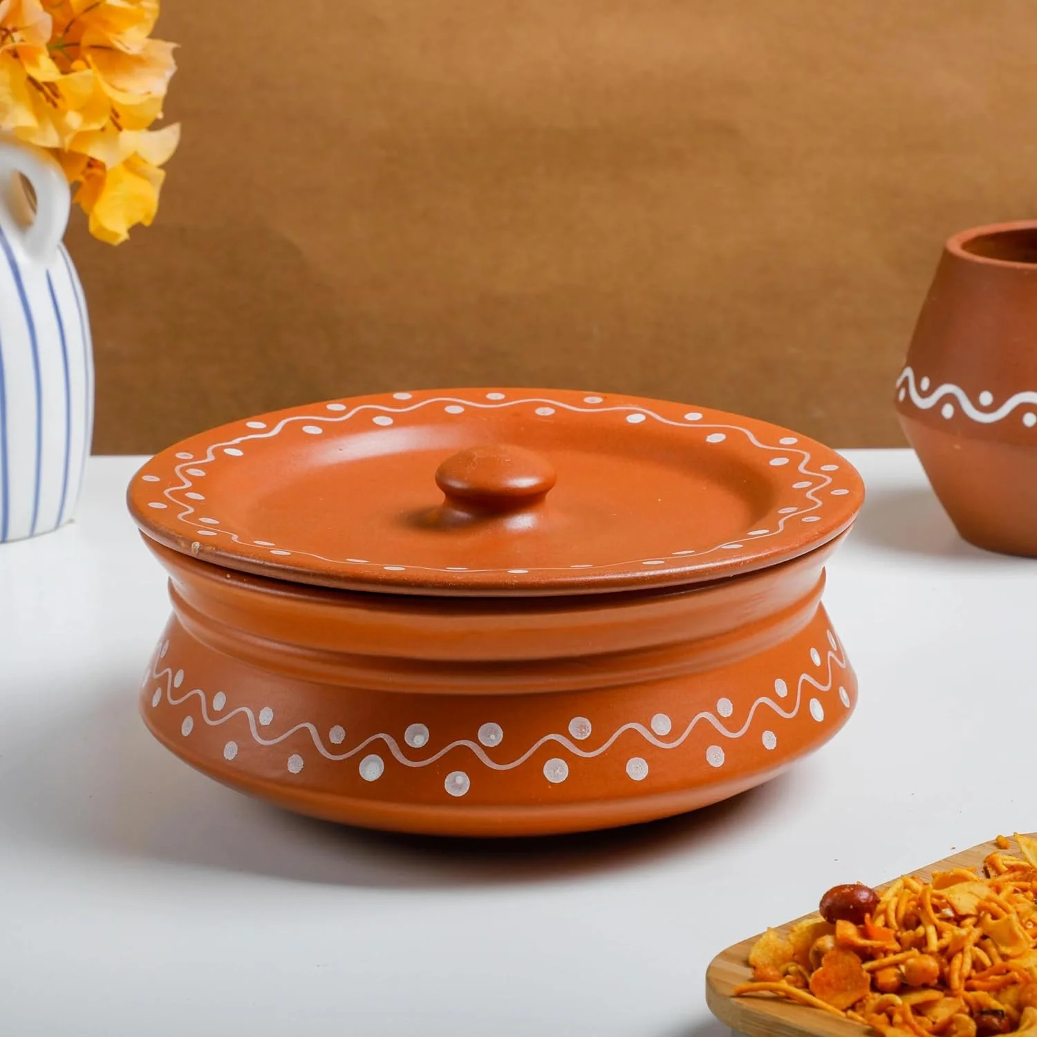 Desi Favors Terracotta Rice Serving Handi | Ceramic Serving Bowl with Lid(1000 Ml), Indian Pottery Curd, Yoghurt Pot, Traditional Biryani Handi, Clay Pot, Curry Pot, Indian Return Gift