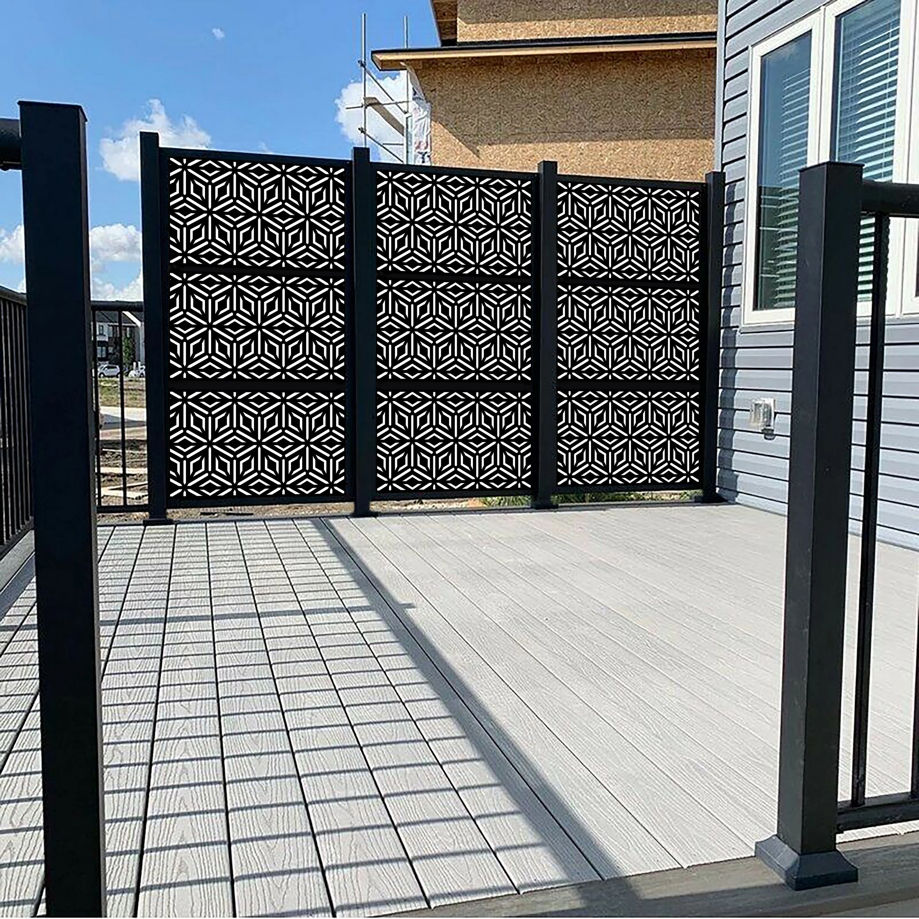 HighlanderHome Freestanding Modular Metal Privacy Screen, 4FtX 6Ft WaveCurve