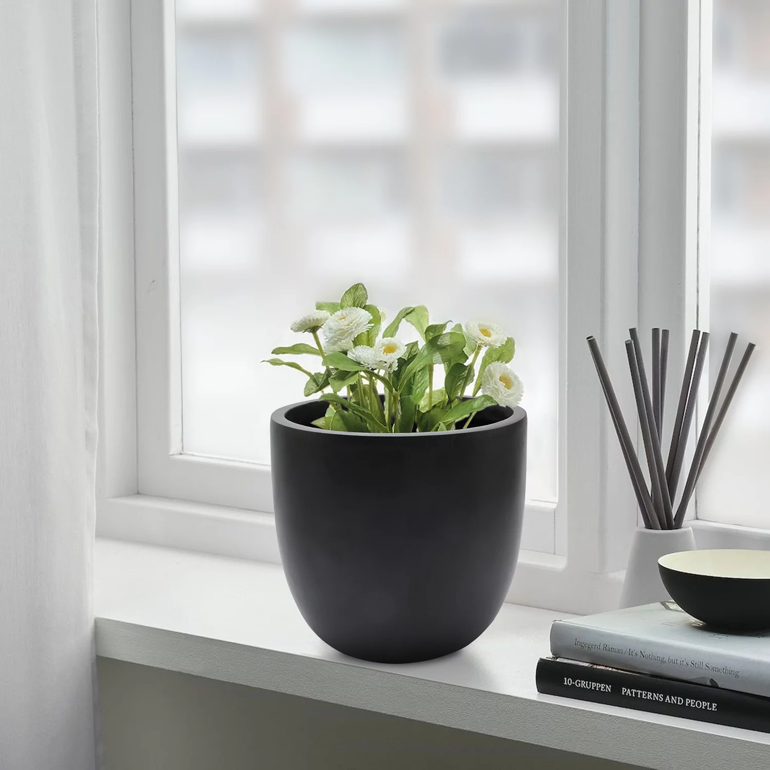 LuxenHome Black MgO Round 9.2in. H Planter