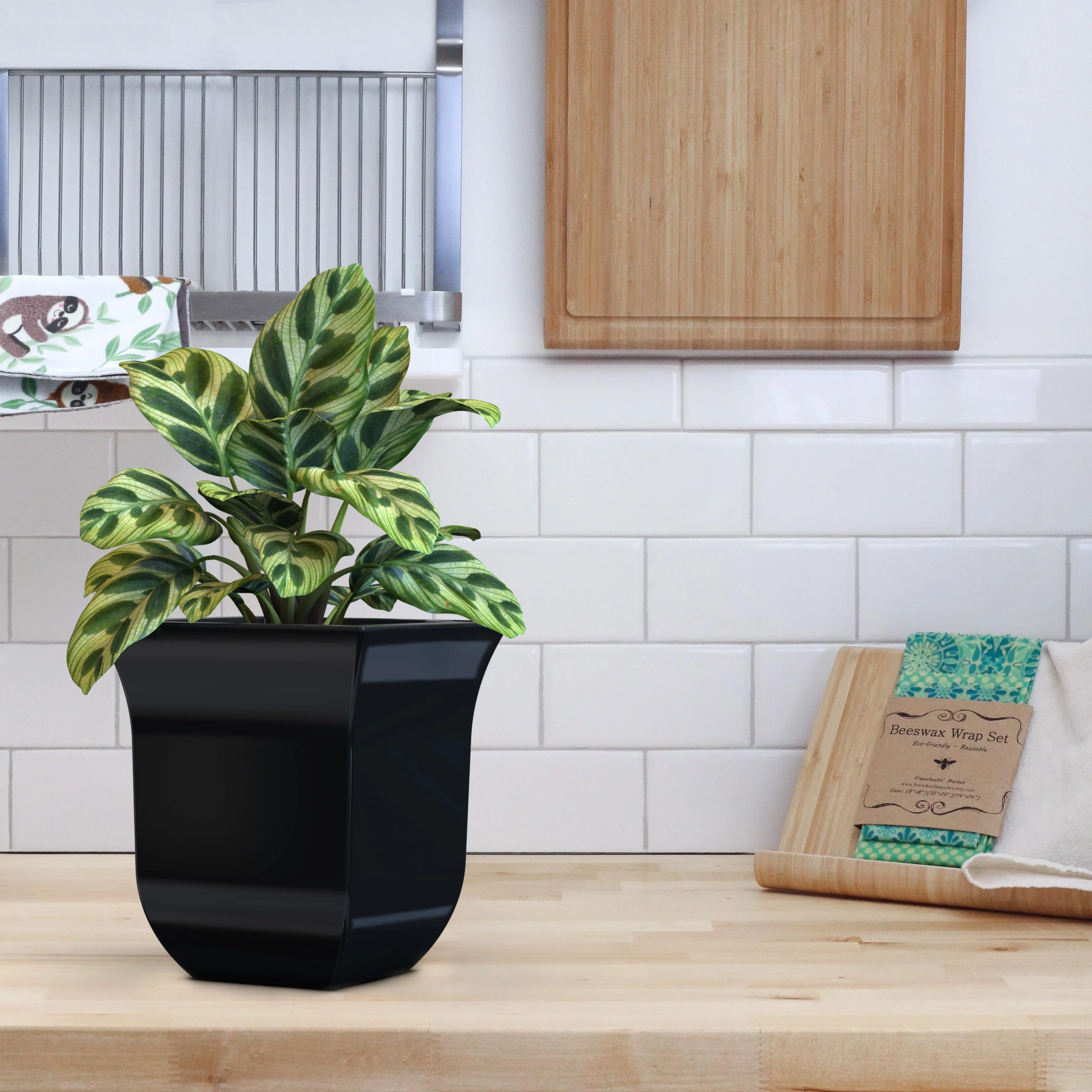 Valencia 8in Wall Mount Planter - Single - Black