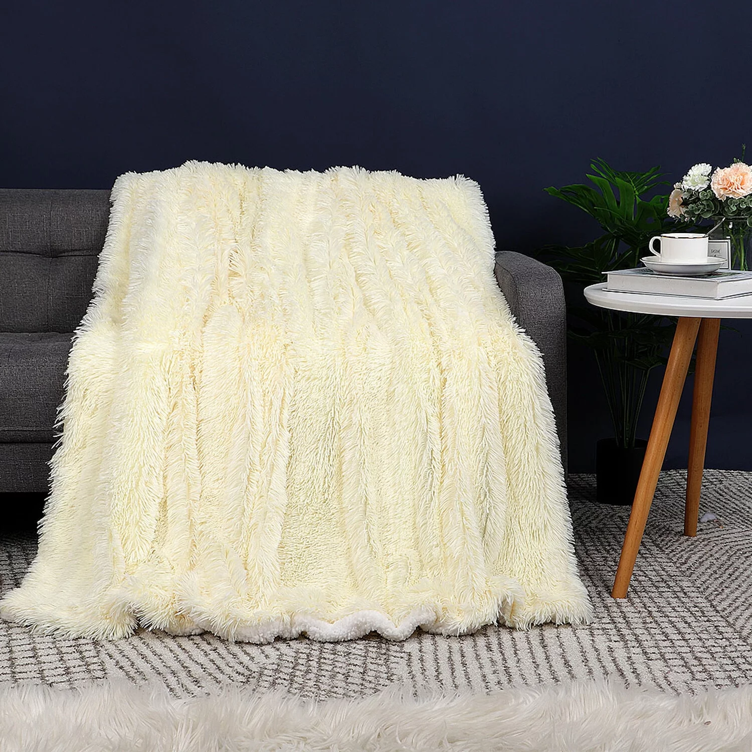 PiccoCasa Faux Fur Blanket Soft Warm Reversible Shaggy Sherpa, Beige Queen/90
