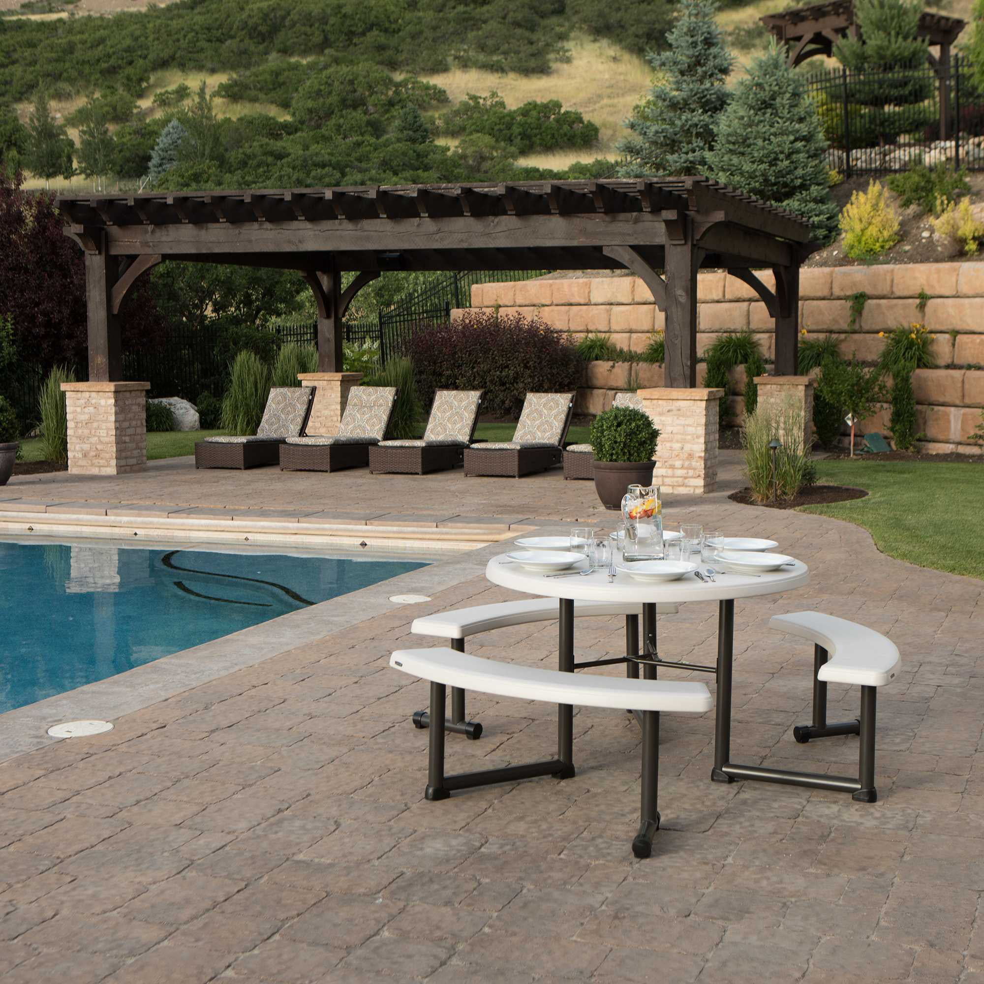 Lifetime Plastic Round Picnic Table, Almond 260205