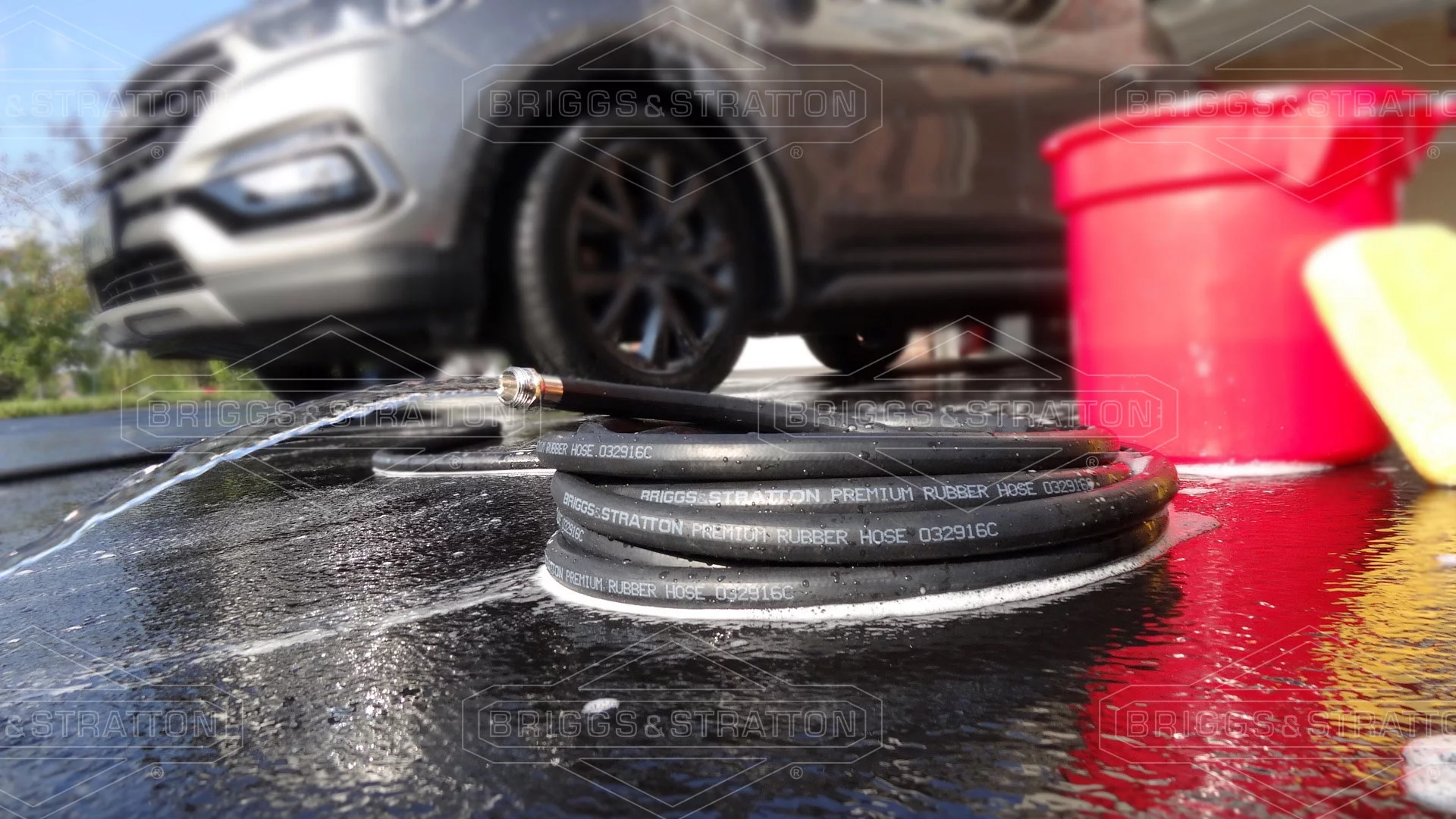 Briggs and Stratton Heavy-Duty Rubber Garden Hose (25ft)