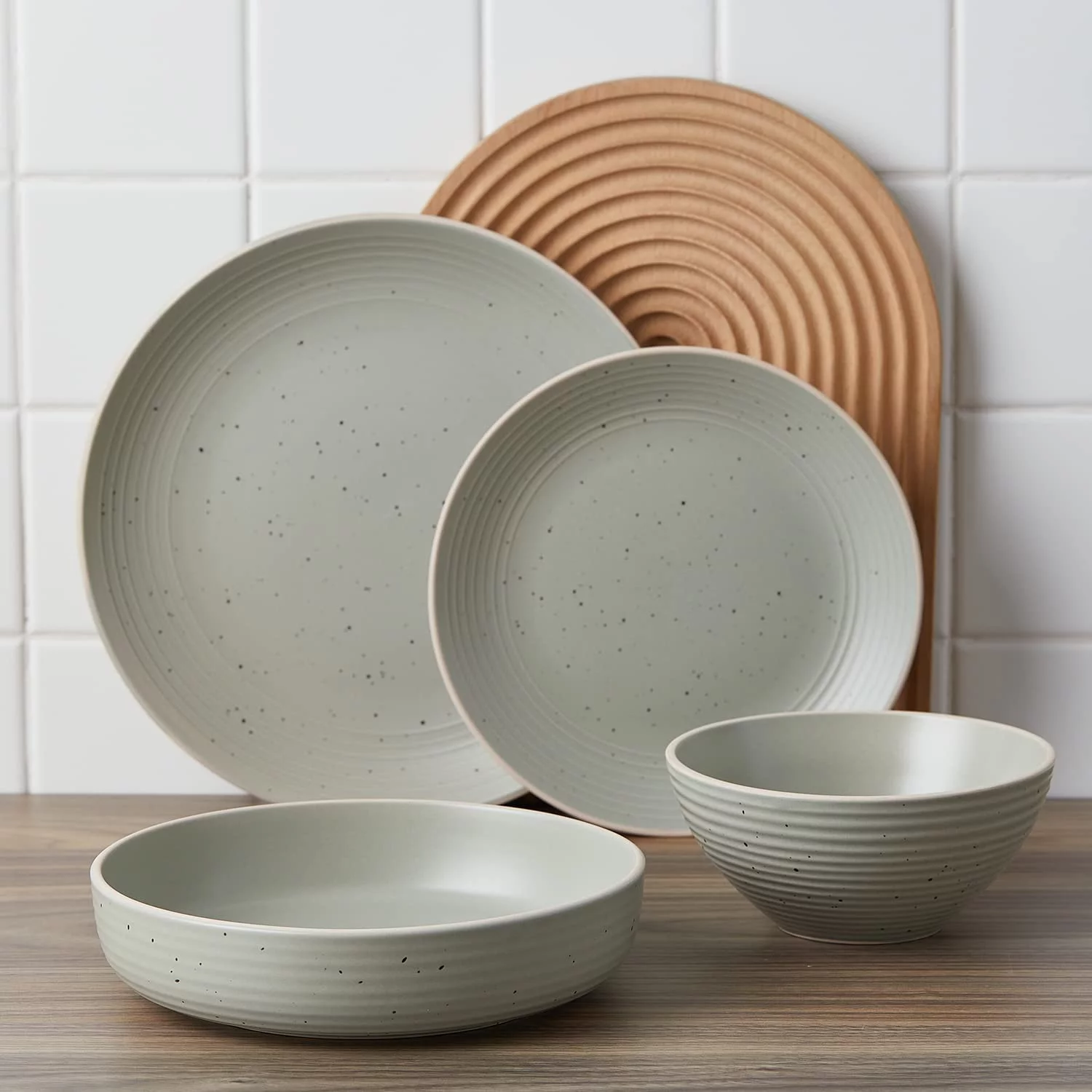 QINBI Lauren Stoneware 32-piece Round Dinnerware Set, Green