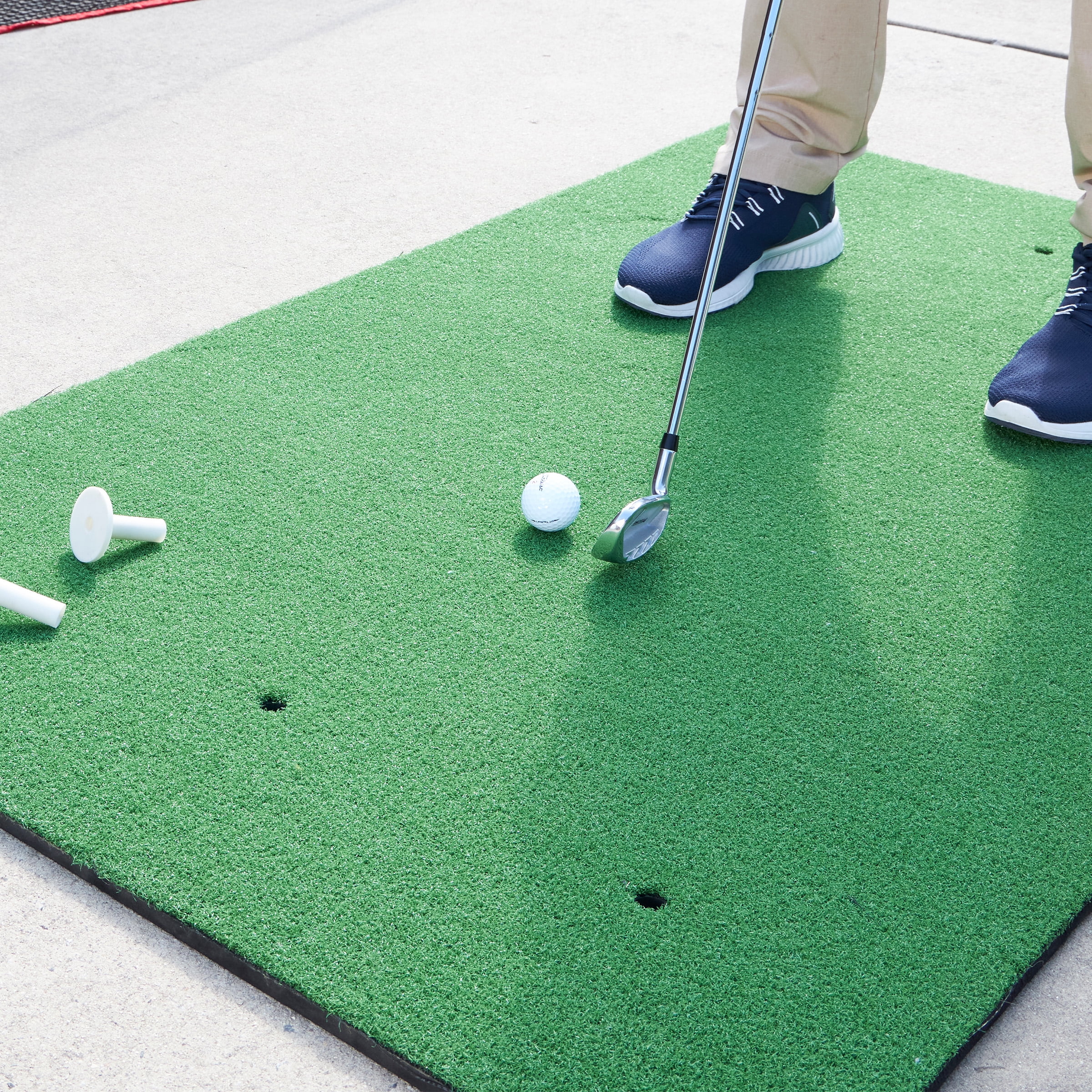 Wakeman 5x3-Foot Artificial Turf Golf Hitting Mat with 3 Rubber Tees