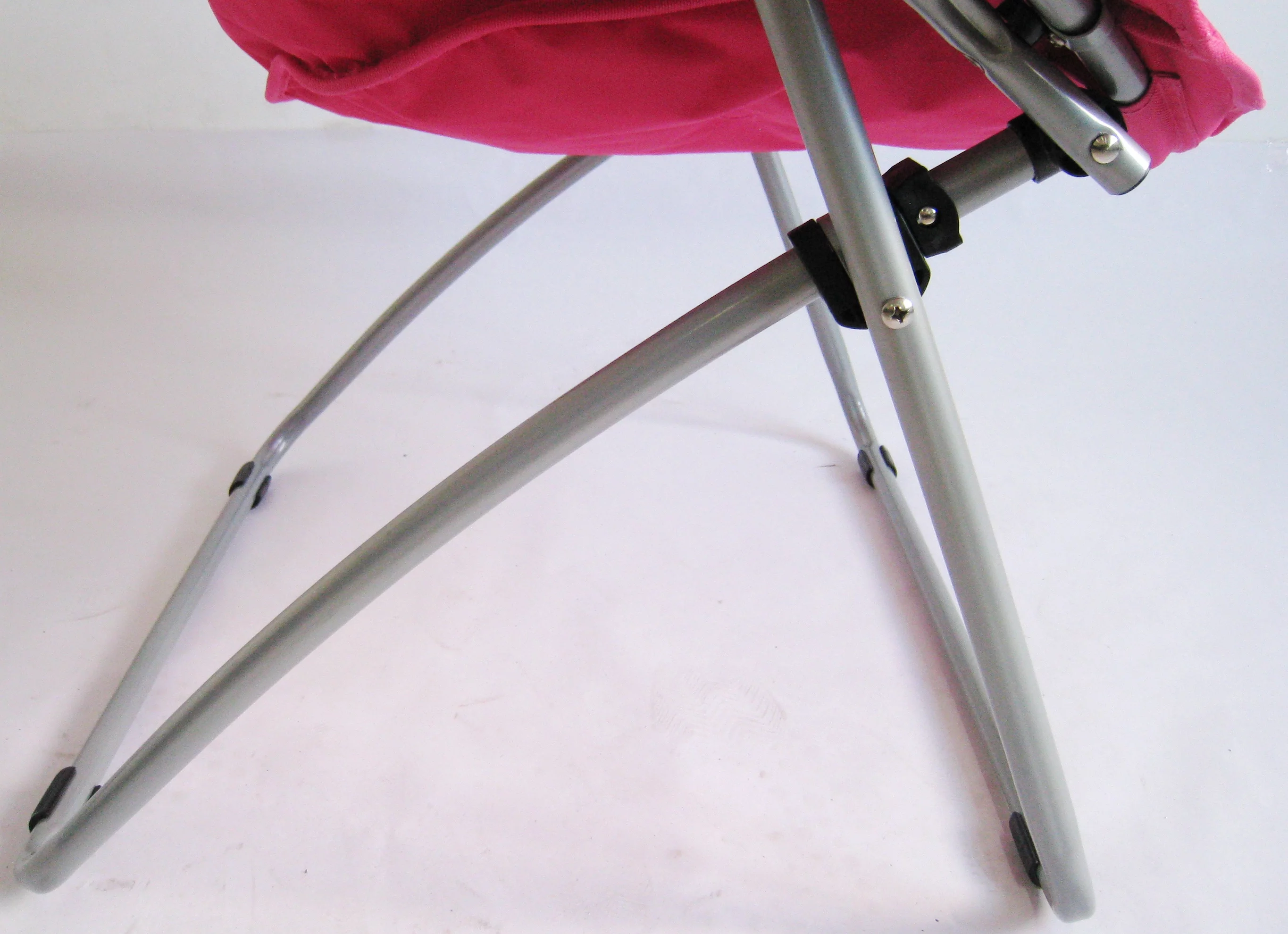 Zenithen Round Chair with High Gloss Silver Frame in Tufted Velvet Fabric, Pink