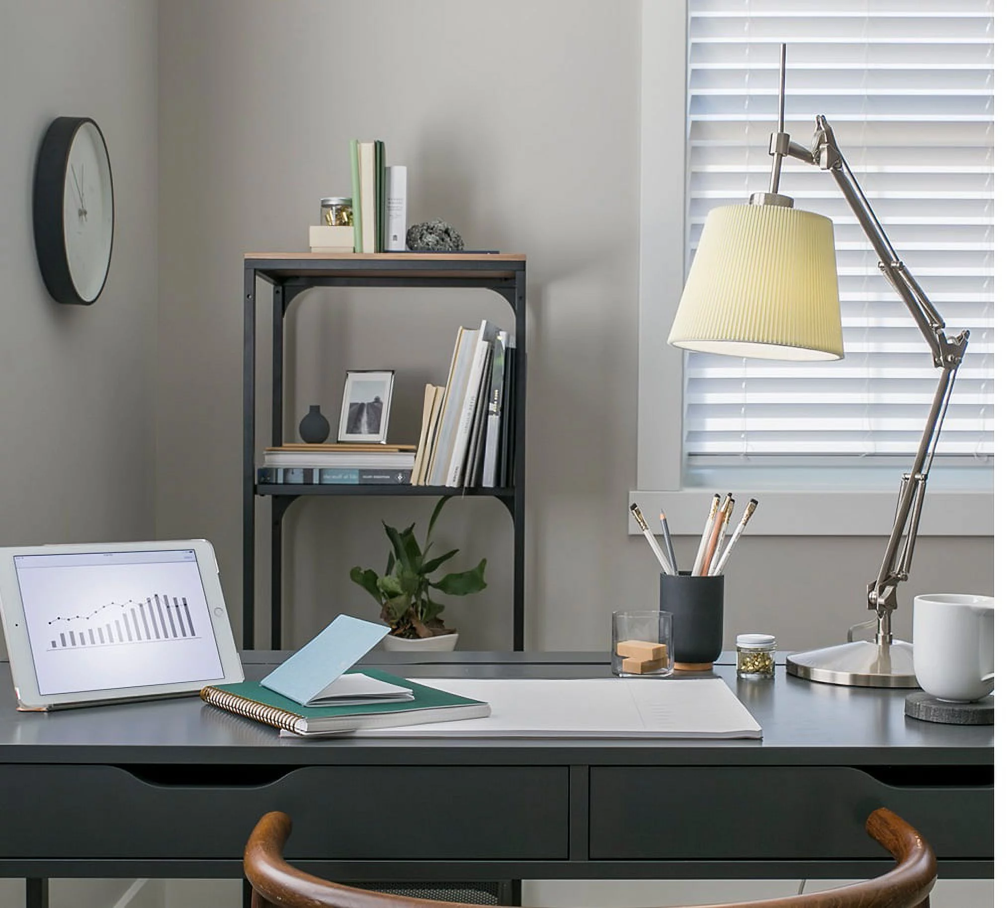 GE Basic LED Light Bulbs 5.2 Watt (40 Watt Equivalent) Daylight, A19 Bulb Shape, Medium Base (4 Pack)