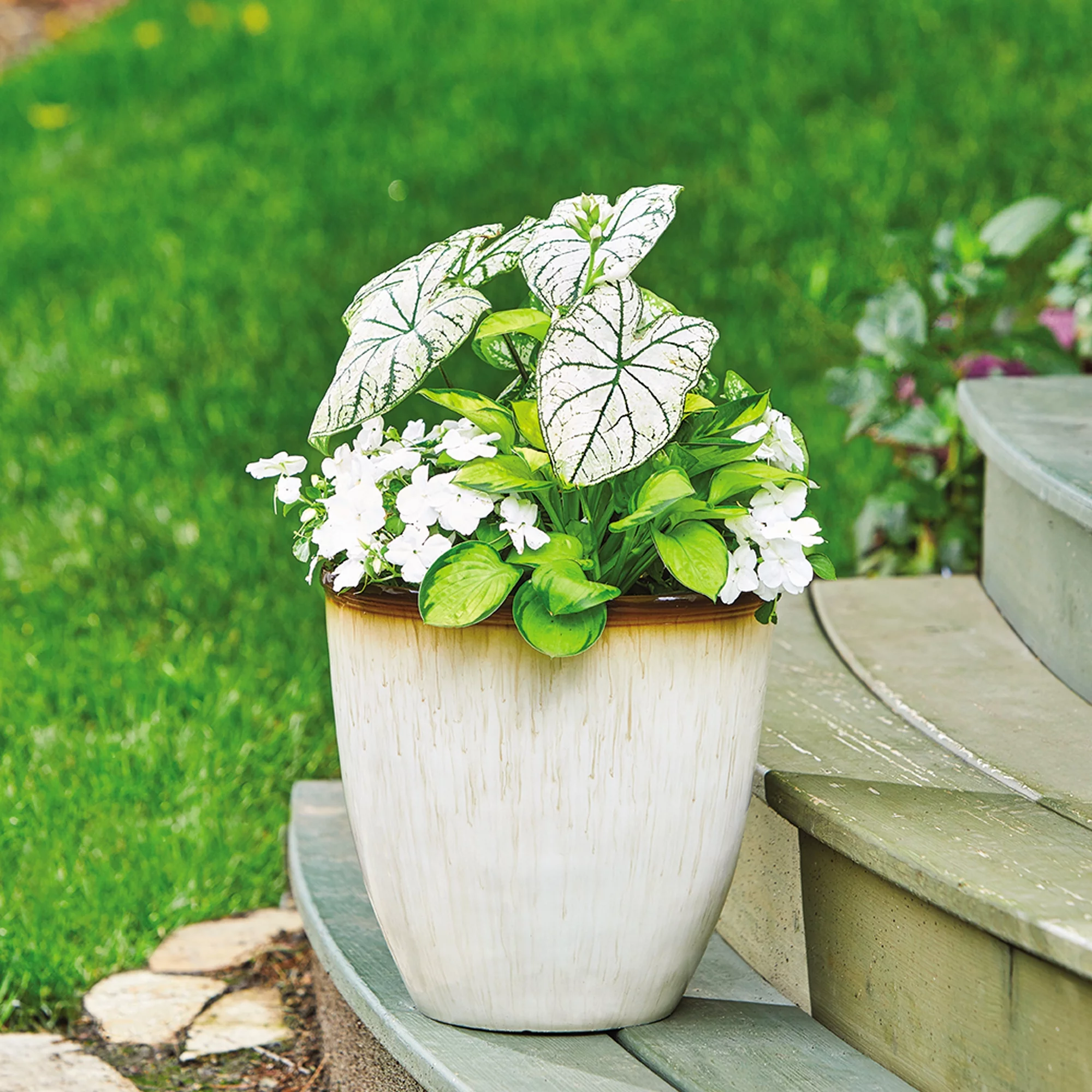 Better Homes & Gardens Salerno 12 inch Round Planter, White, Recycled Resin
